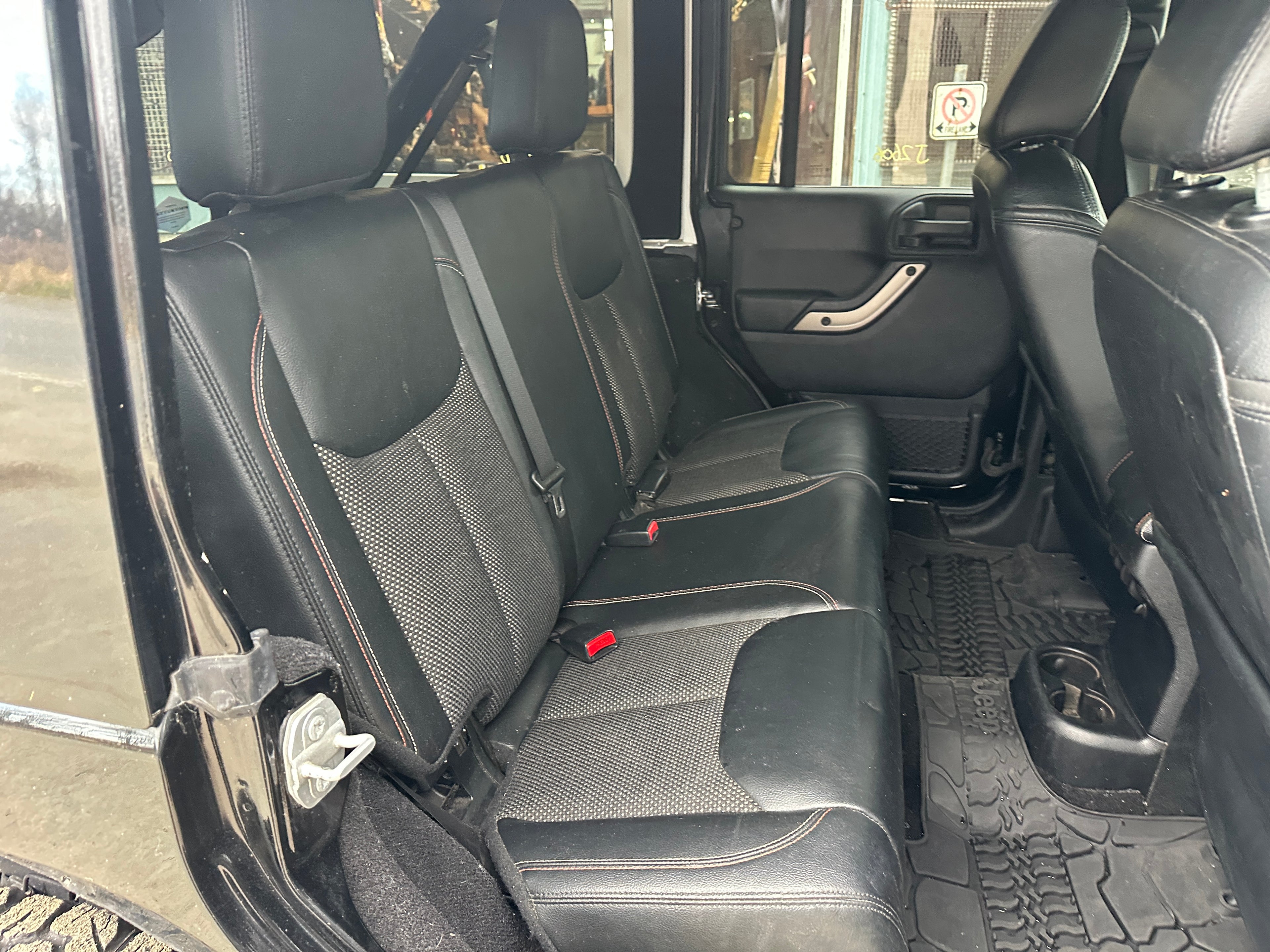 2016 Jeep Wrangler JK Unlimited Sahara 3.6 – J2606