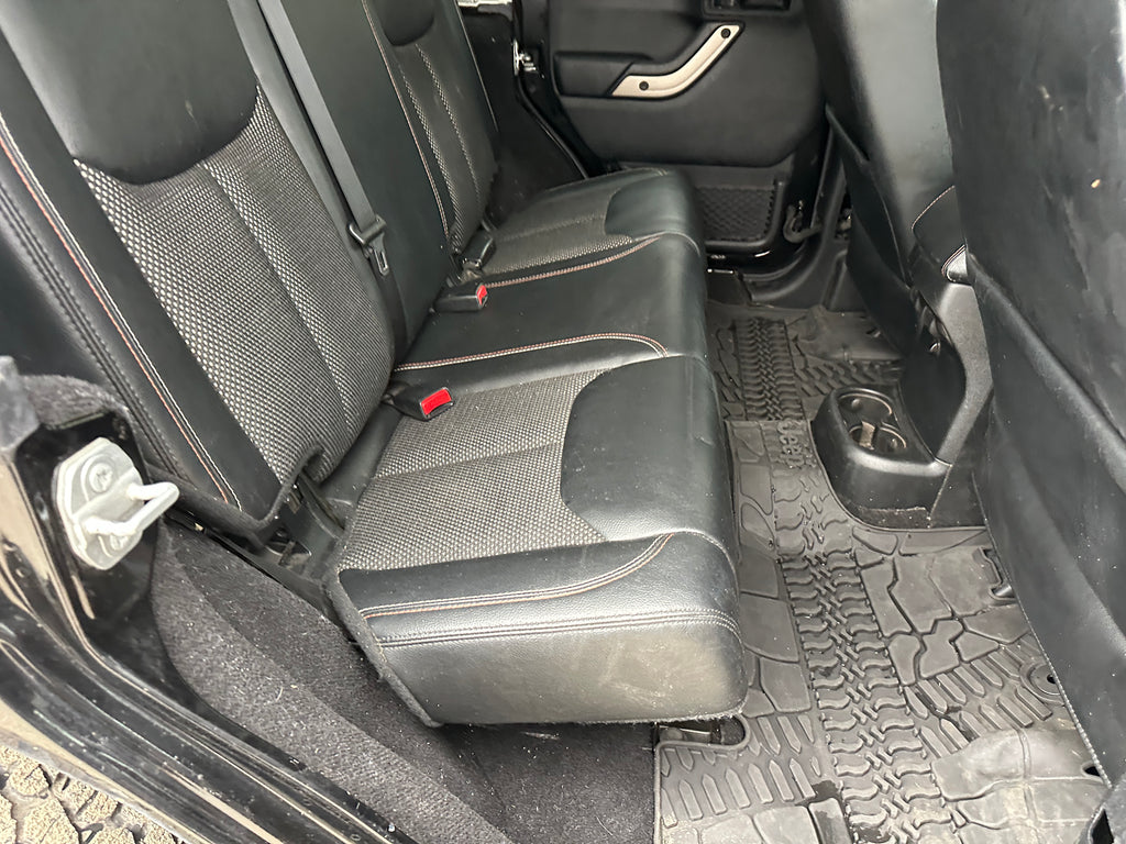 2016 Jeep Wrangler JK Unlimited Sahara 3.6 – J2606
