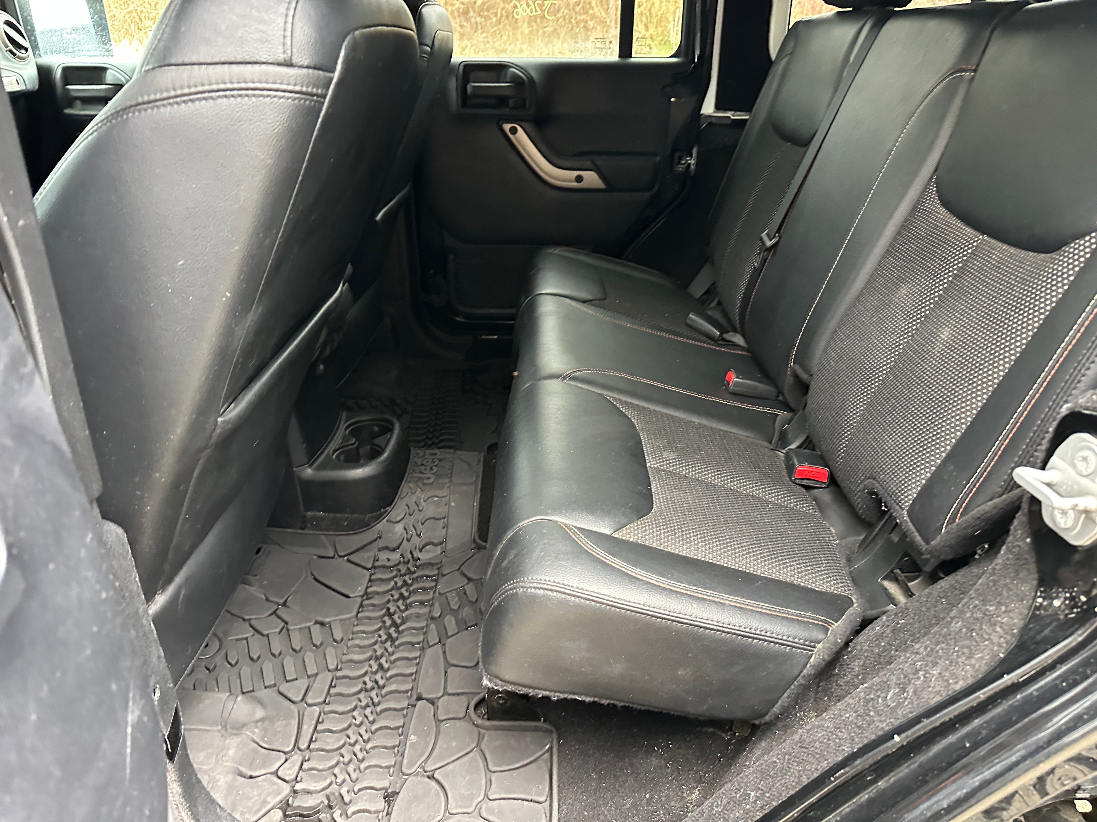 2016 Jeep Wrangler JK Unlimited Sahara 3.6 – J2606