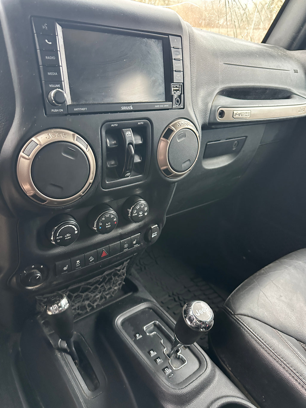 2016 Jeep Wrangler JK Unlimited Sahara 3.6 – J2606