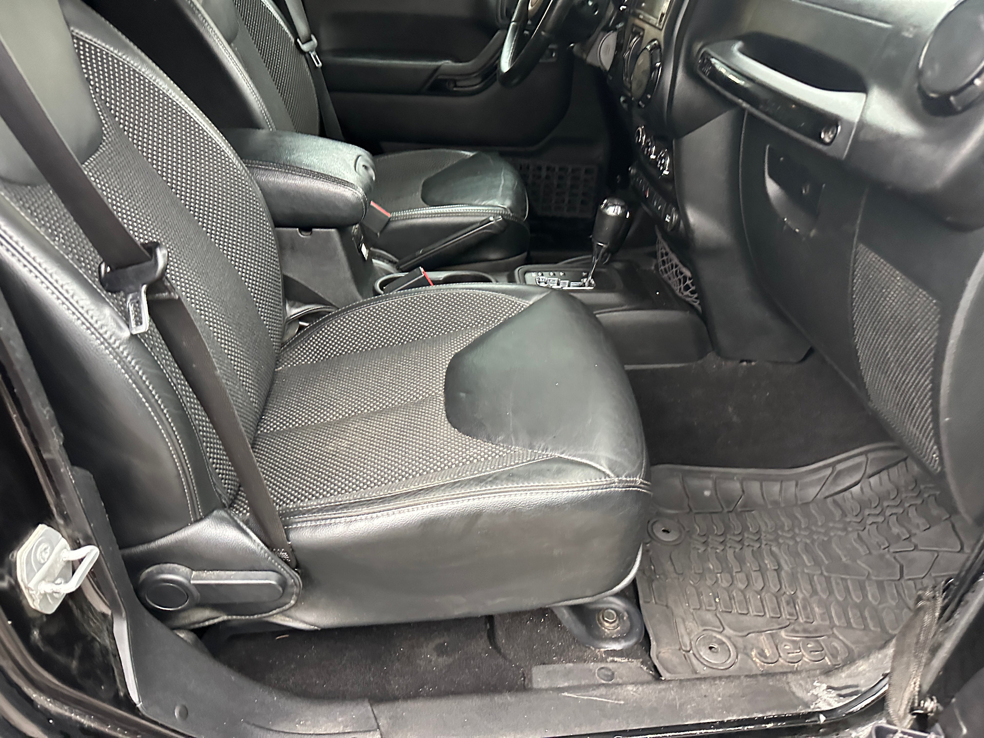 2016 Jeep Wrangler JK Unlimited Sahara 3.6 – J2554