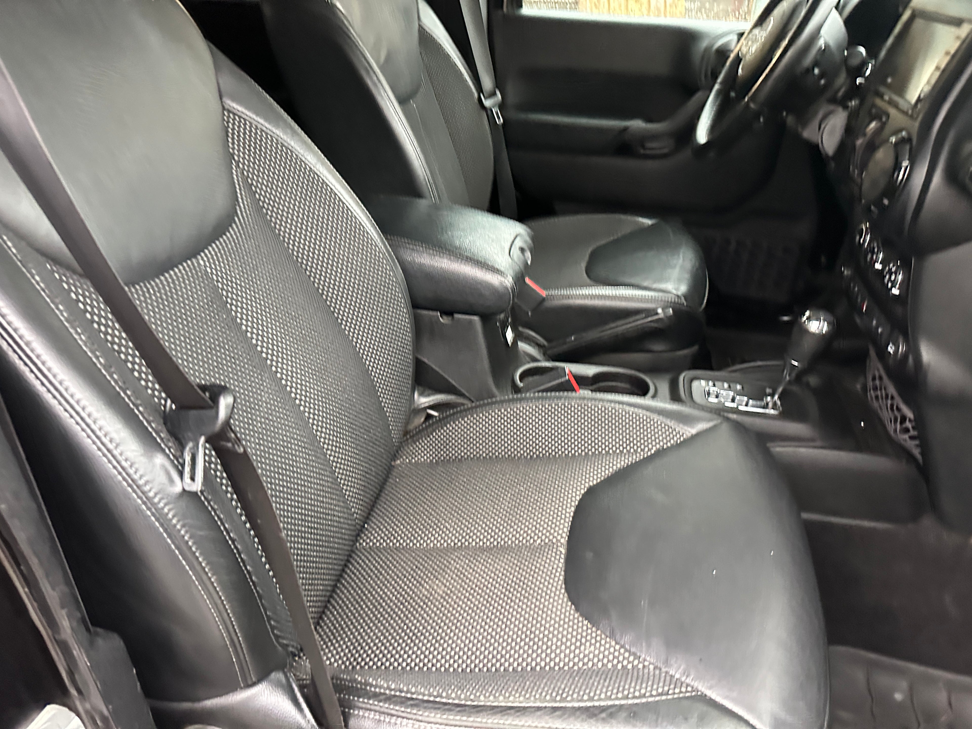 2016 Jeep Wrangler JK Unlimited Sahara 3.6 – J2554