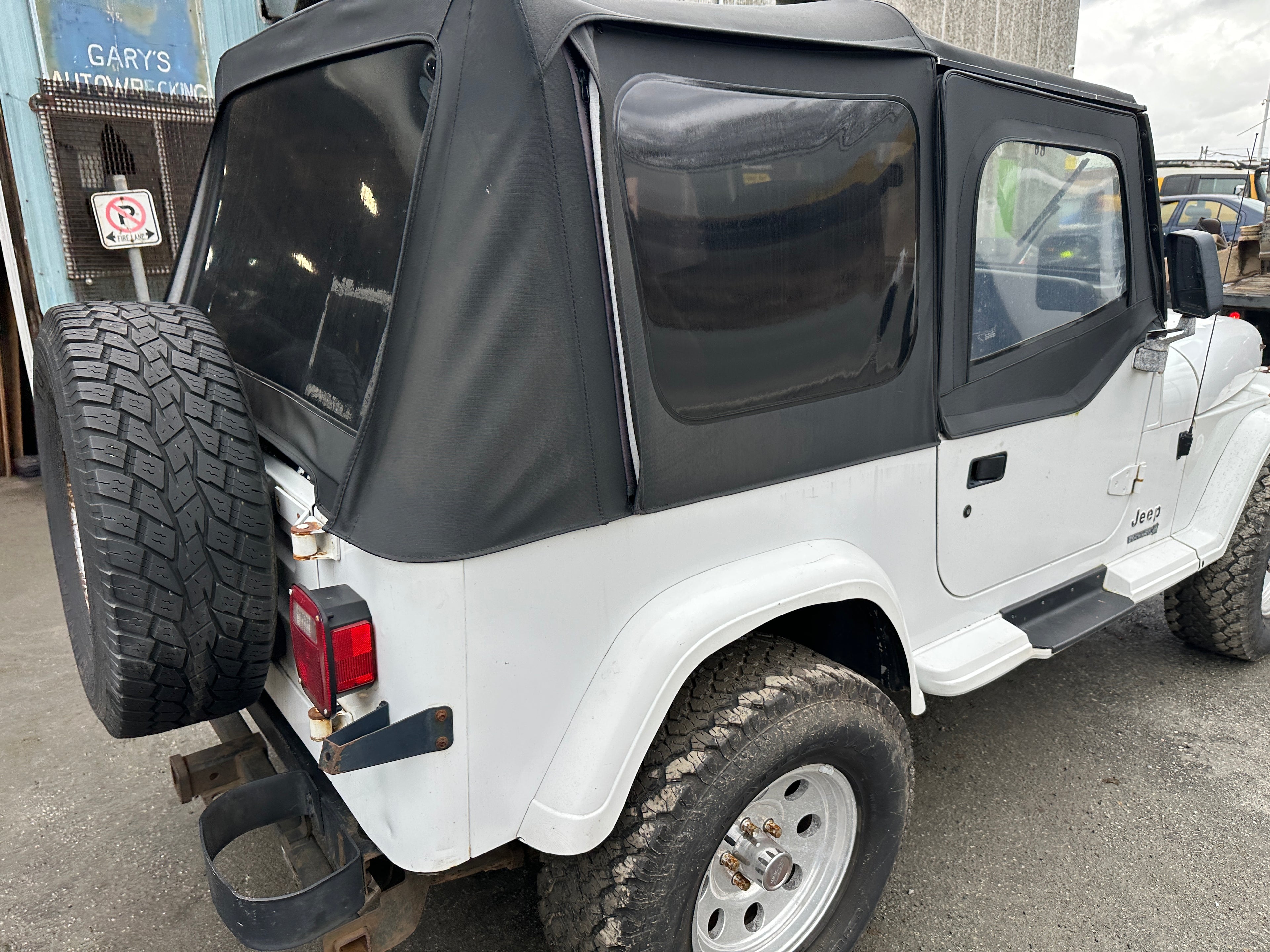 1993 Jeep Wrangler YJ 2.5 – J2509