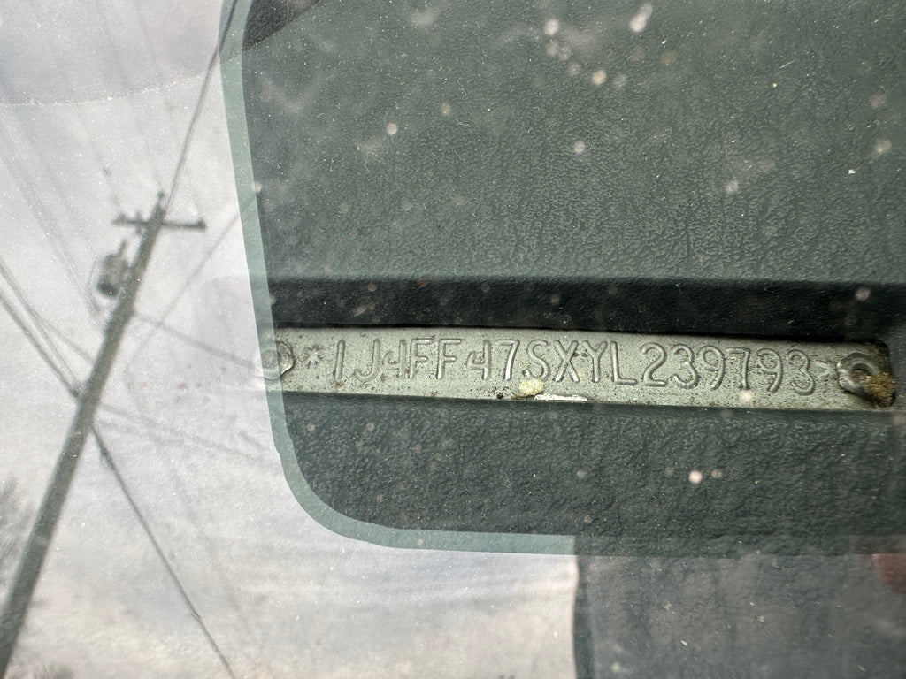 2000 Jeep Cherokee XJ 4.0 2dr – J2511