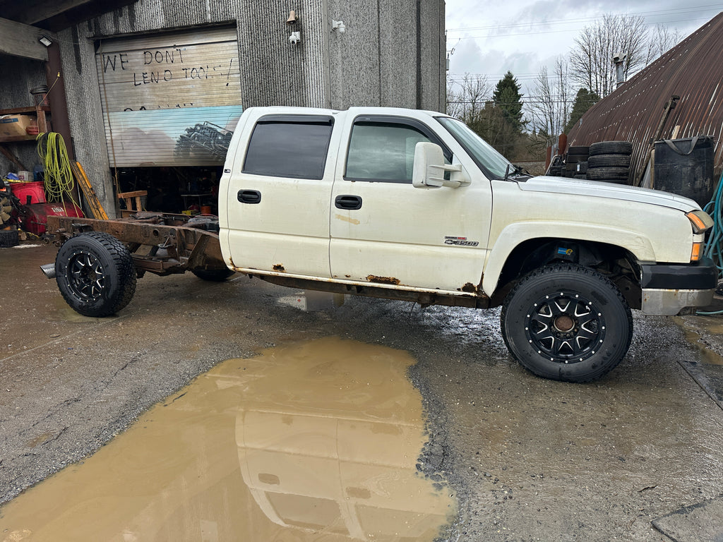 2004 Chevrolet Silverado K3500 6.6 LLY Duramax – C2605
