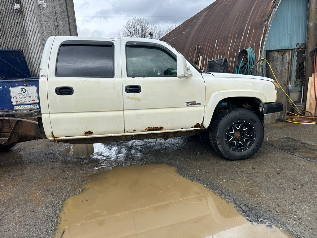 2004 Chevrolet Silverado K3500 6.6 LLY Duramax – C2605
