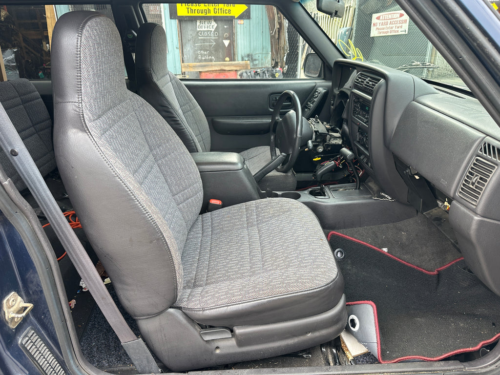 2000 Jeep Cherokee XJ 4.0 2dr – J2511