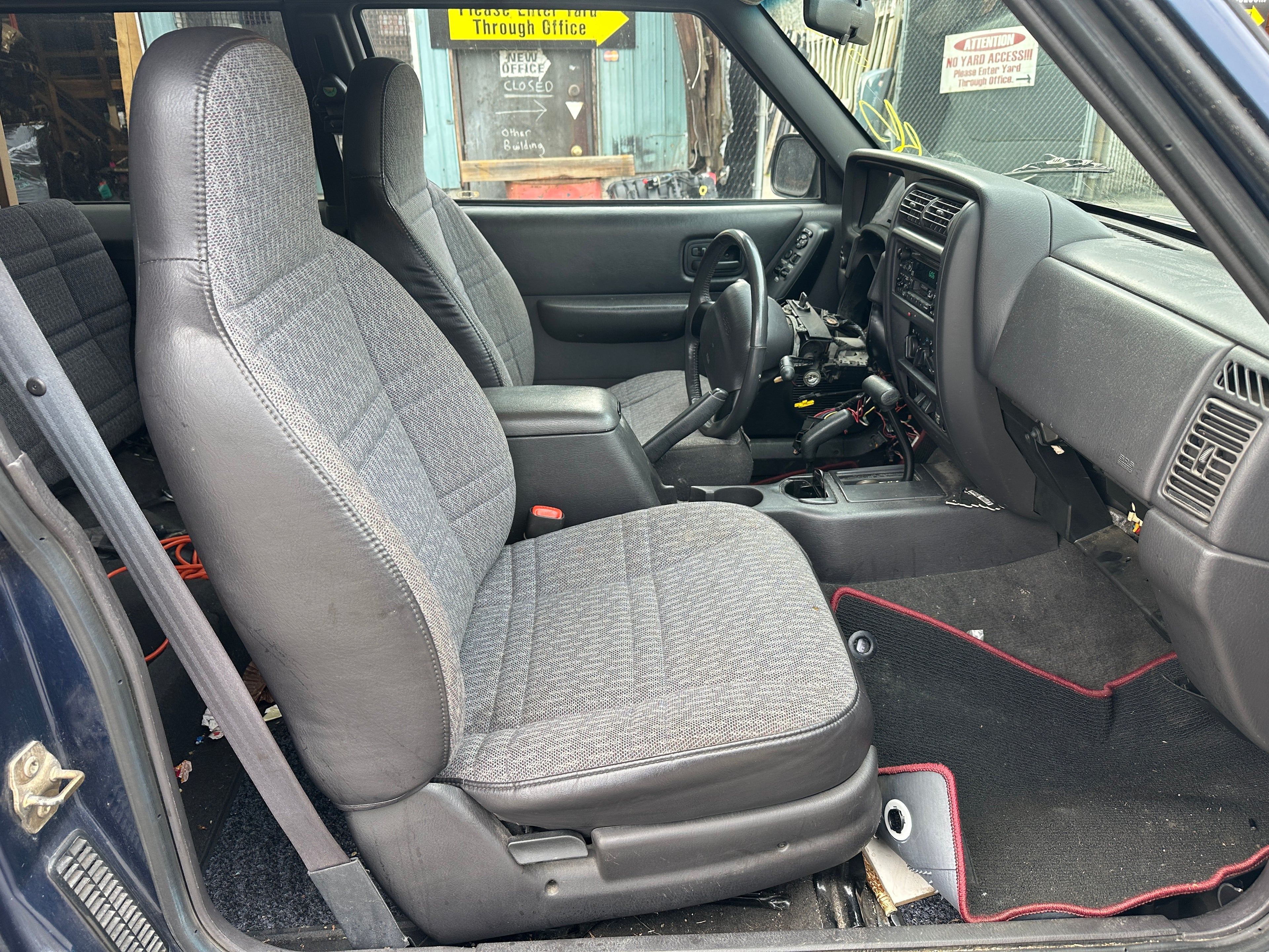 2000 Jeep Cherokee XJ 4.0 2dr – J2511