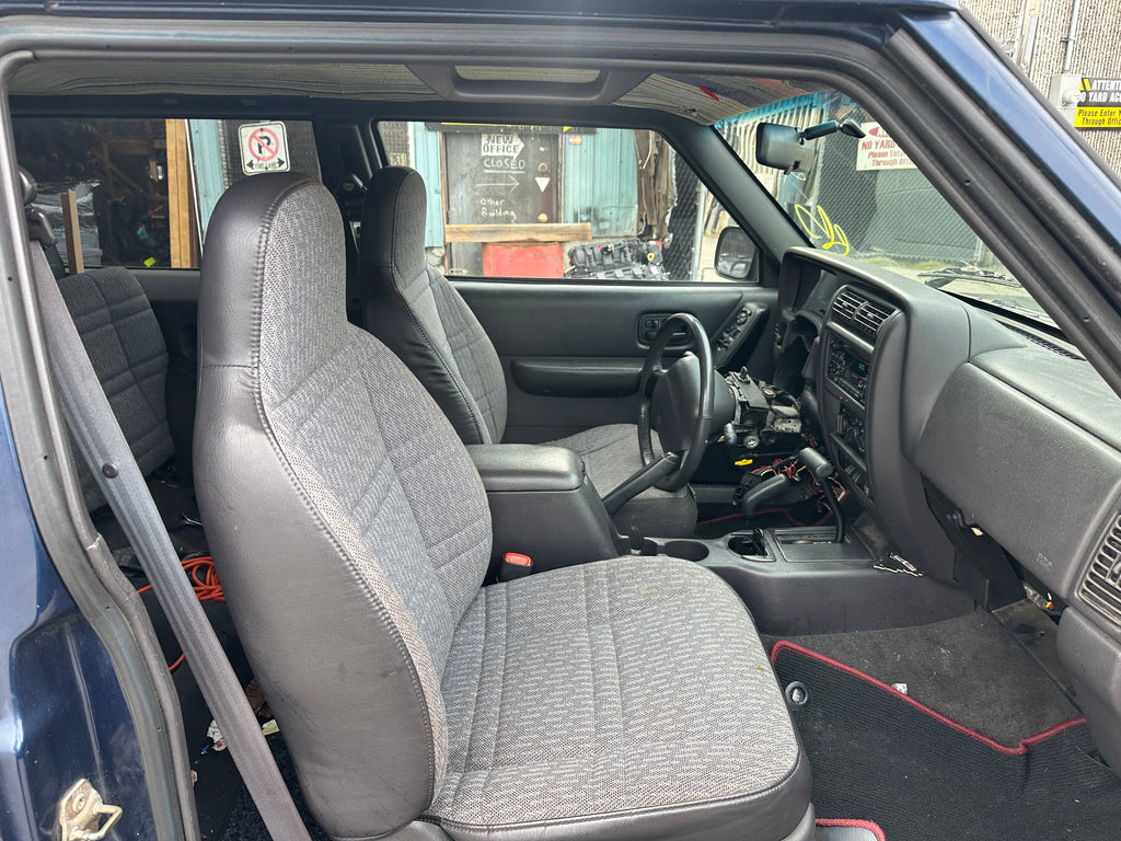 2000 Jeep Cherokee XJ 4.0 2dr – J2511