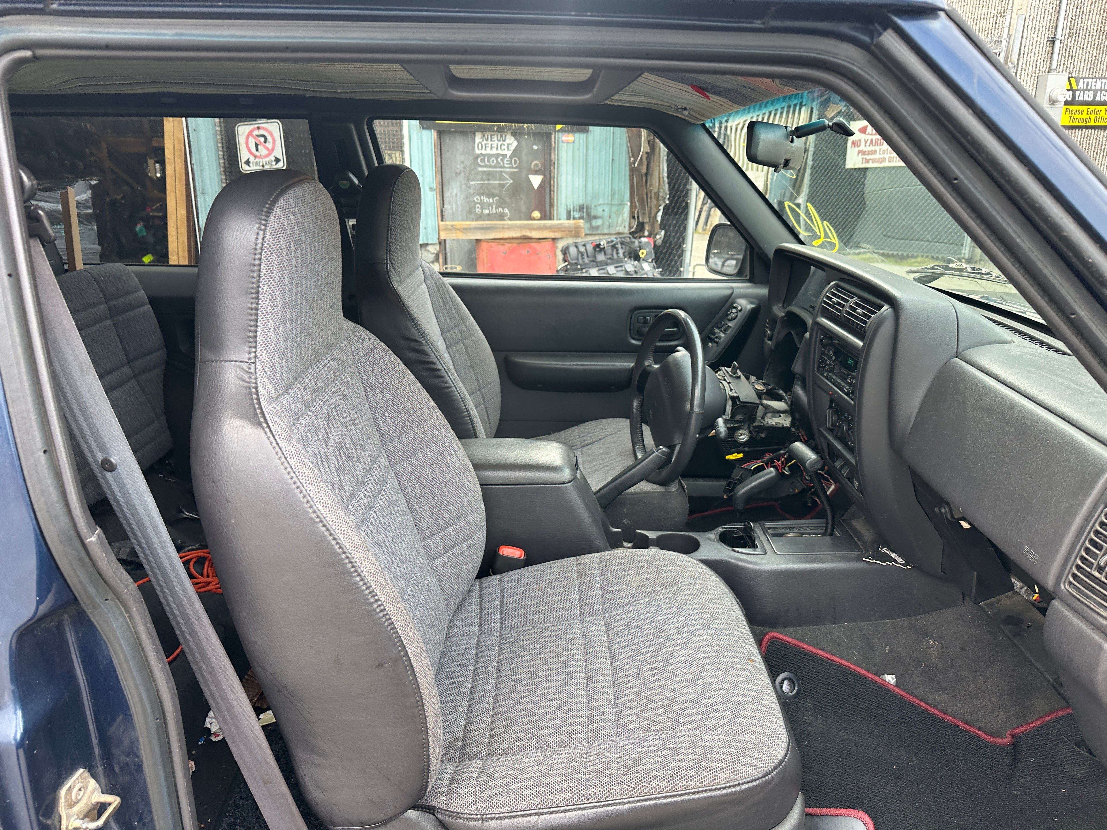 2000 Jeep Cherokee XJ 4.0 2dr – J2511