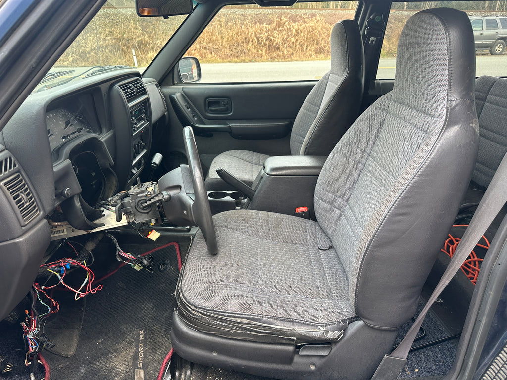 2000 Jeep Cherokee XJ 4.0 2dr – J2511