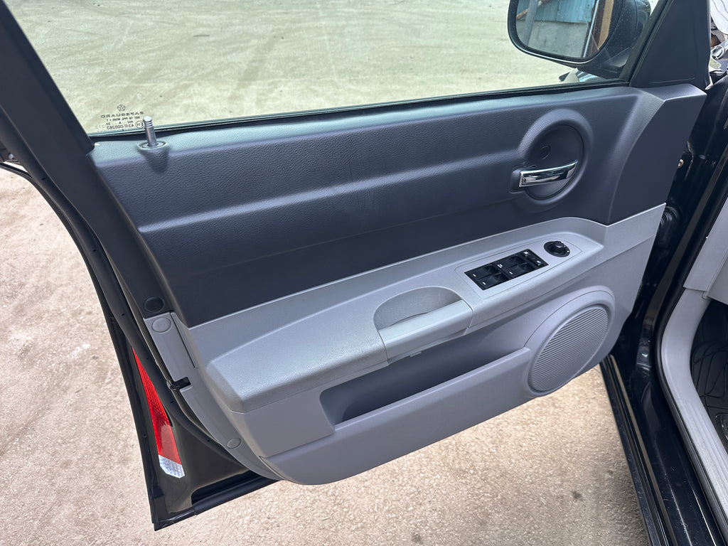 2006 Dodge Charger SRT-8 – D2502