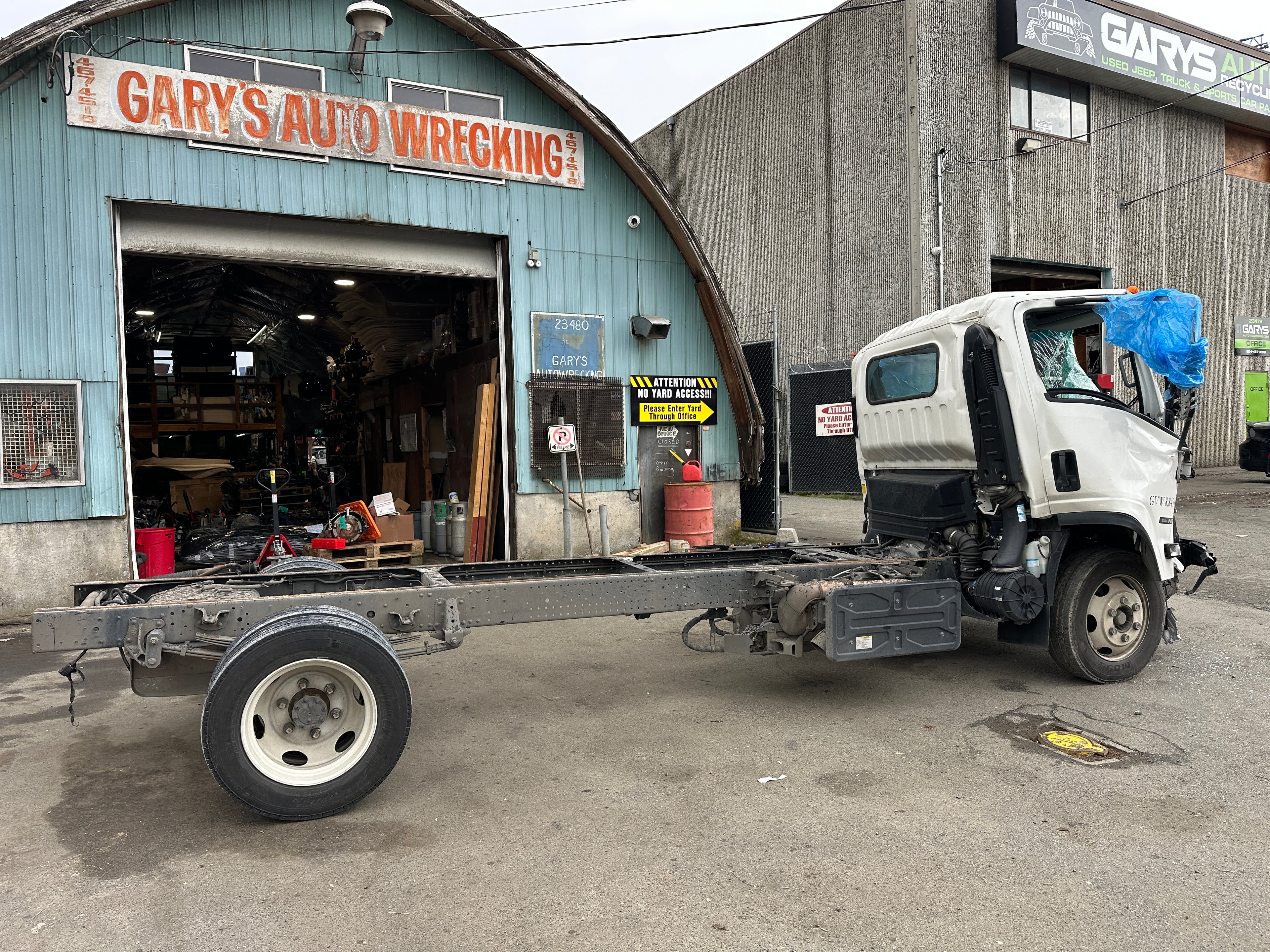 2023 Isuzu NPR Cab Chassis – IS2501