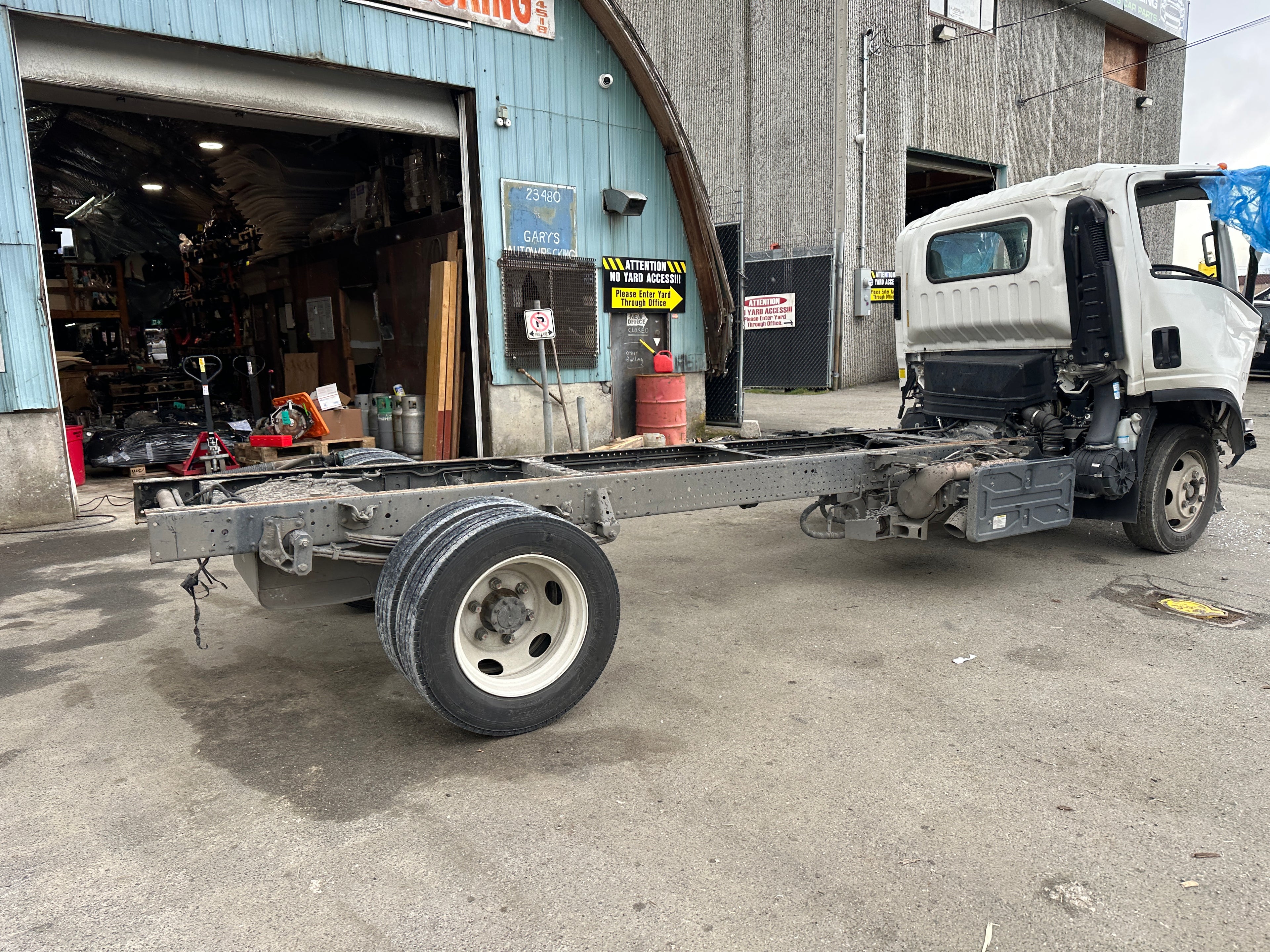 2023 Isuzu NPR Cab Chassis – IS2501