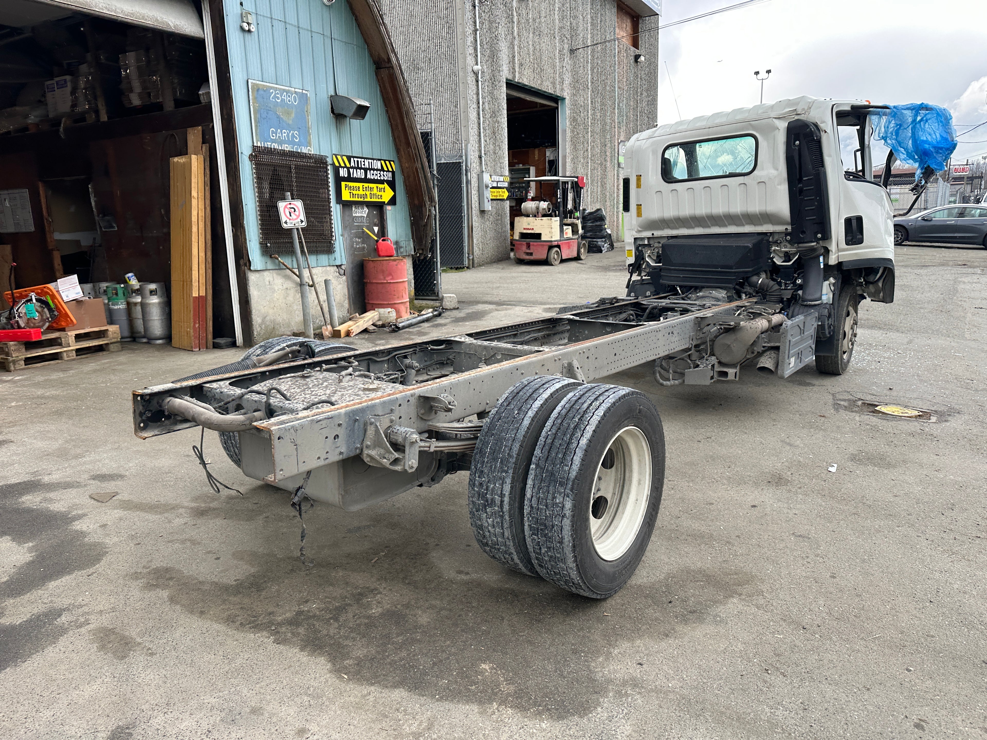 2023 Isuzu NPR Cab Chassis – IS2501