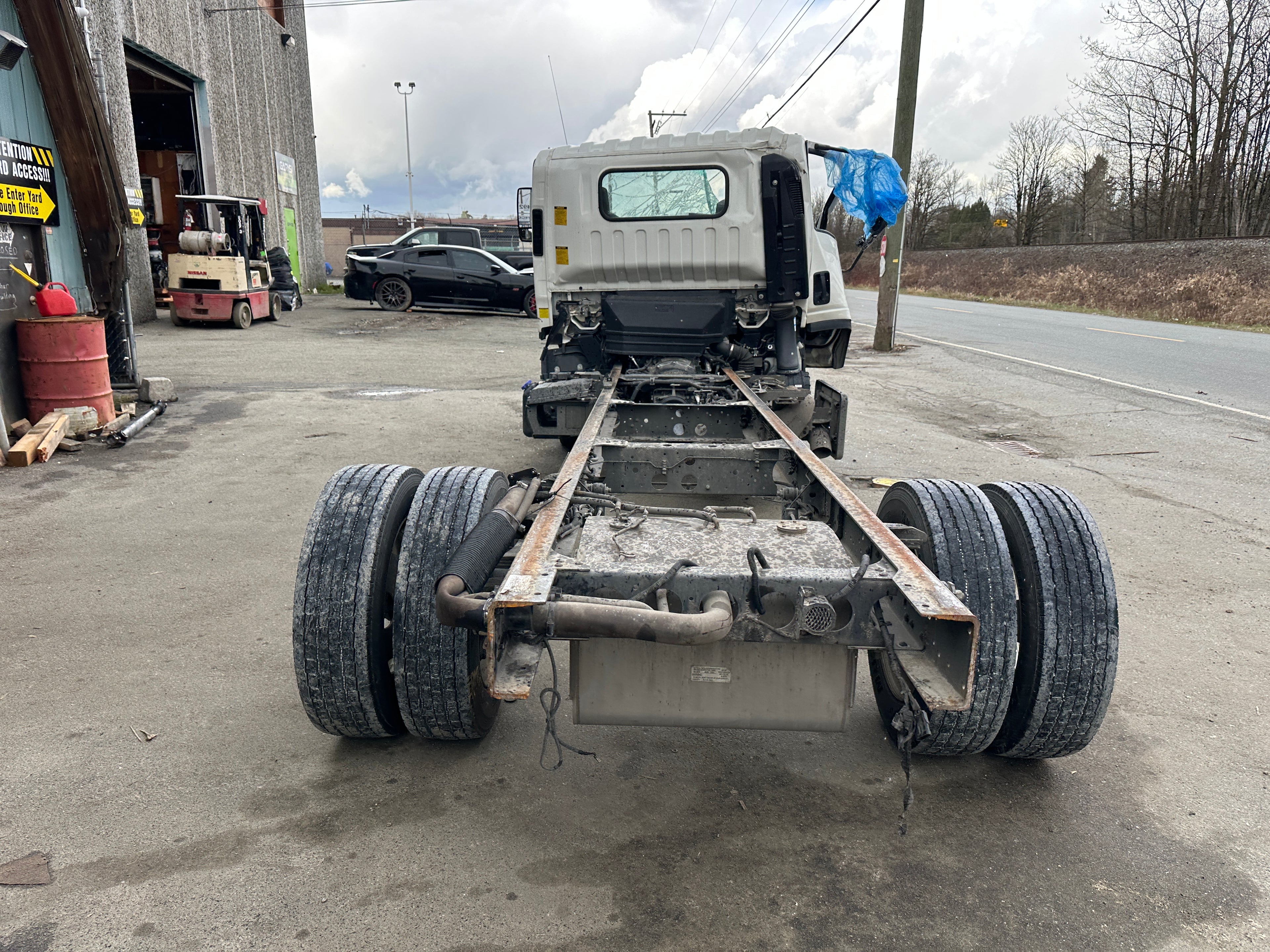 2023 Isuzu NPR Cab Chassis – IS2501