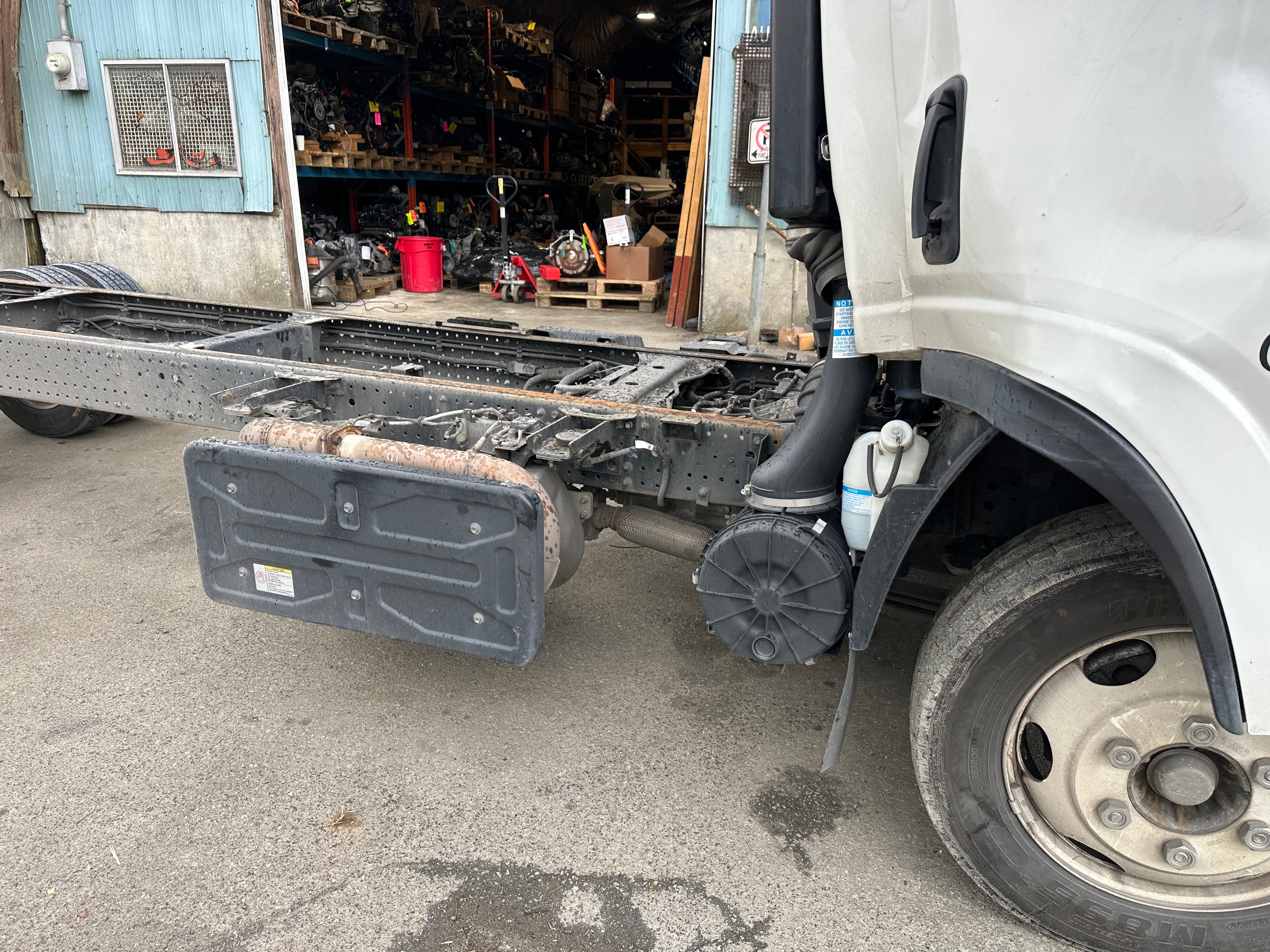 2023 Isuzu NPR Cab Chassis – IS2501