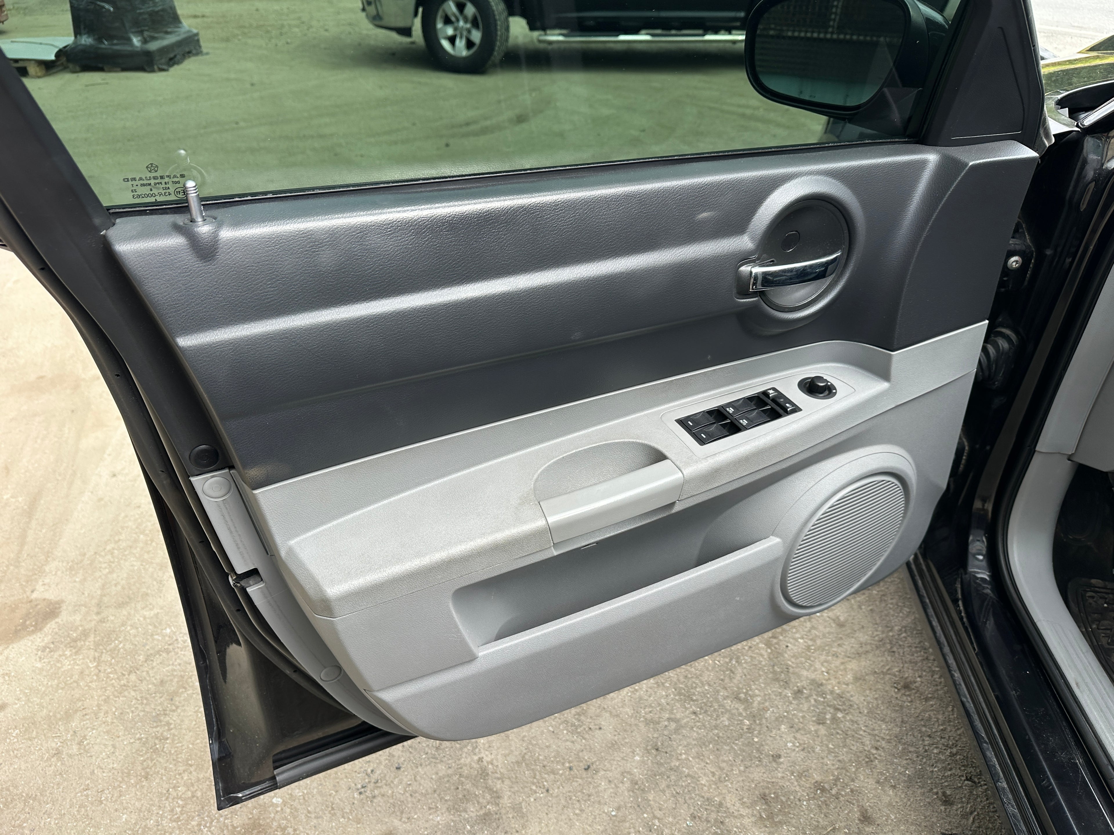 2006 Dodge Charger SRT-8 – D2504