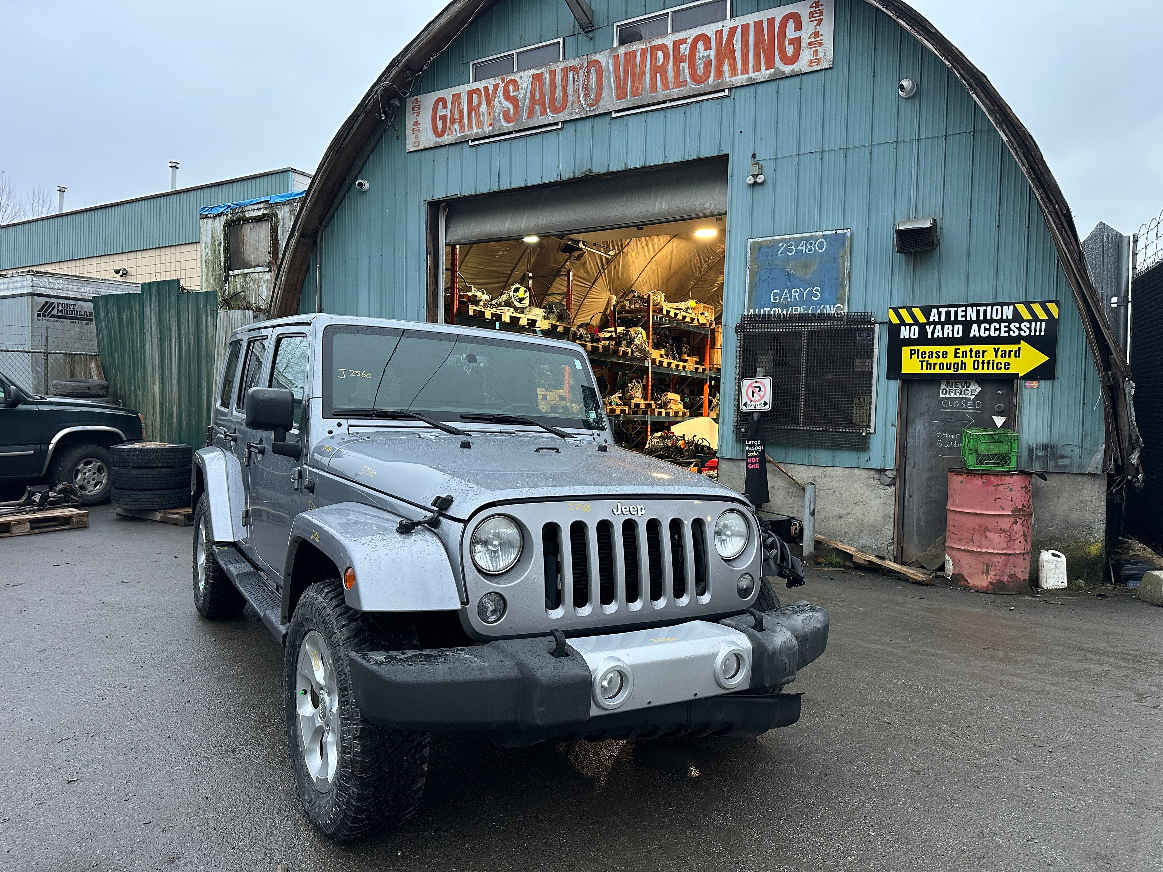 2015 Jeep Wrangler JK Unlimited Sahara 3.6 – J2560