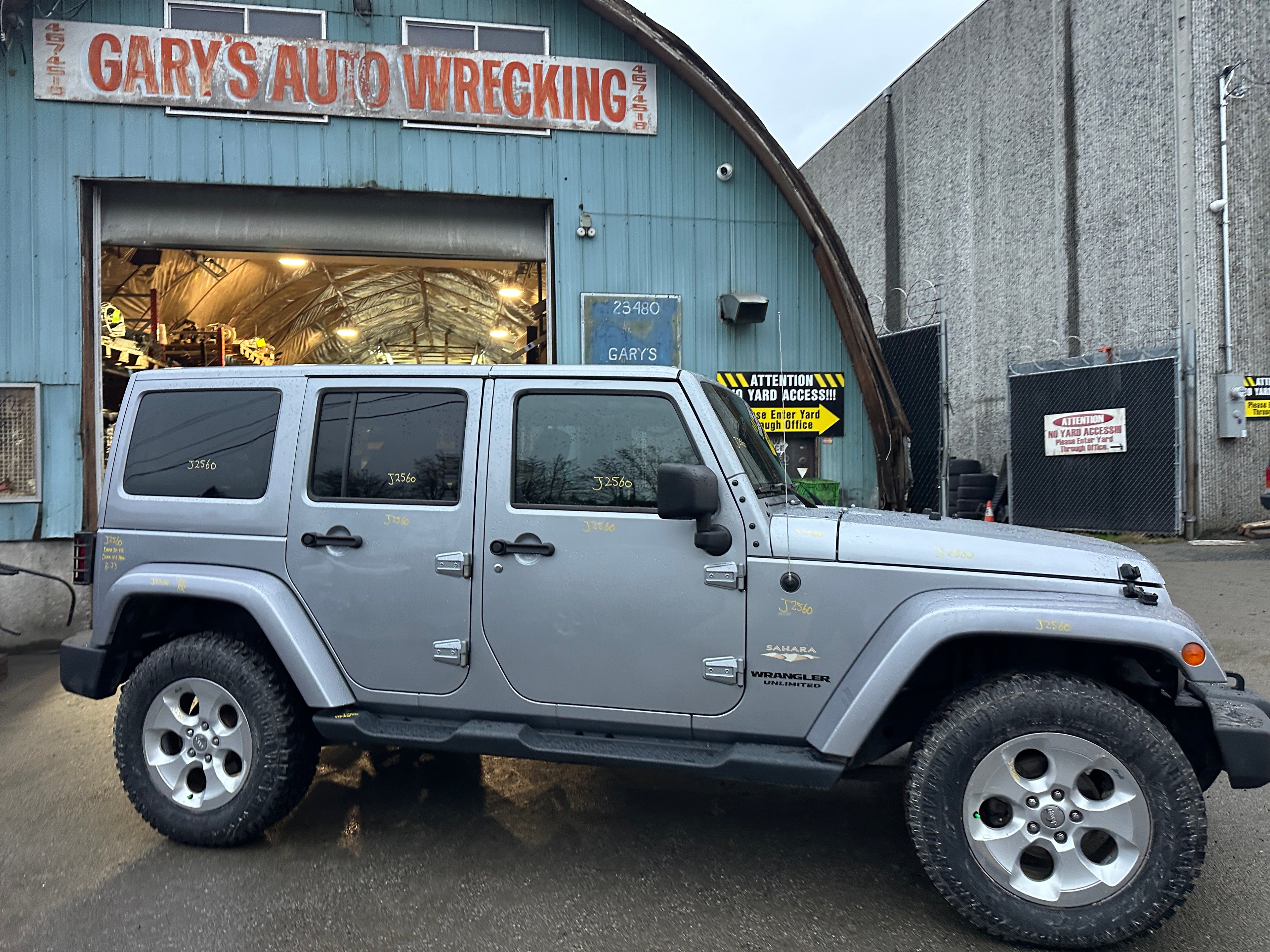 2015 Jeep Wrangler JK Unlimited Sahara 3.6 – J2560