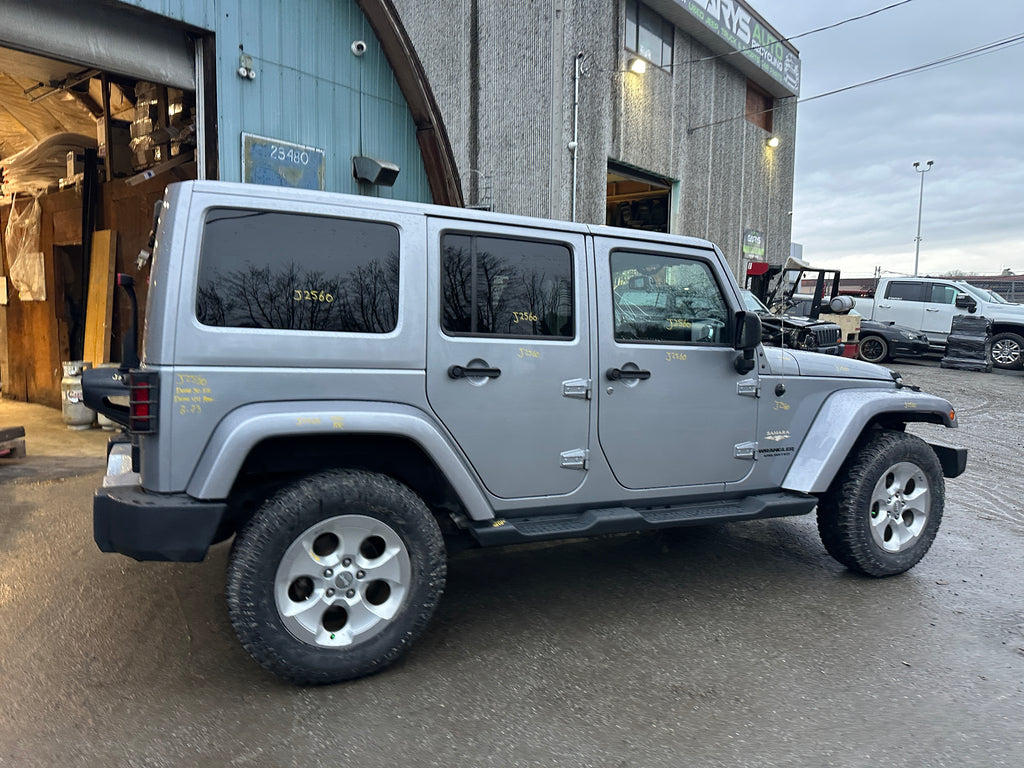 2015 Jeep Wrangler JK Unlimited Sahara 3.6 – J2560