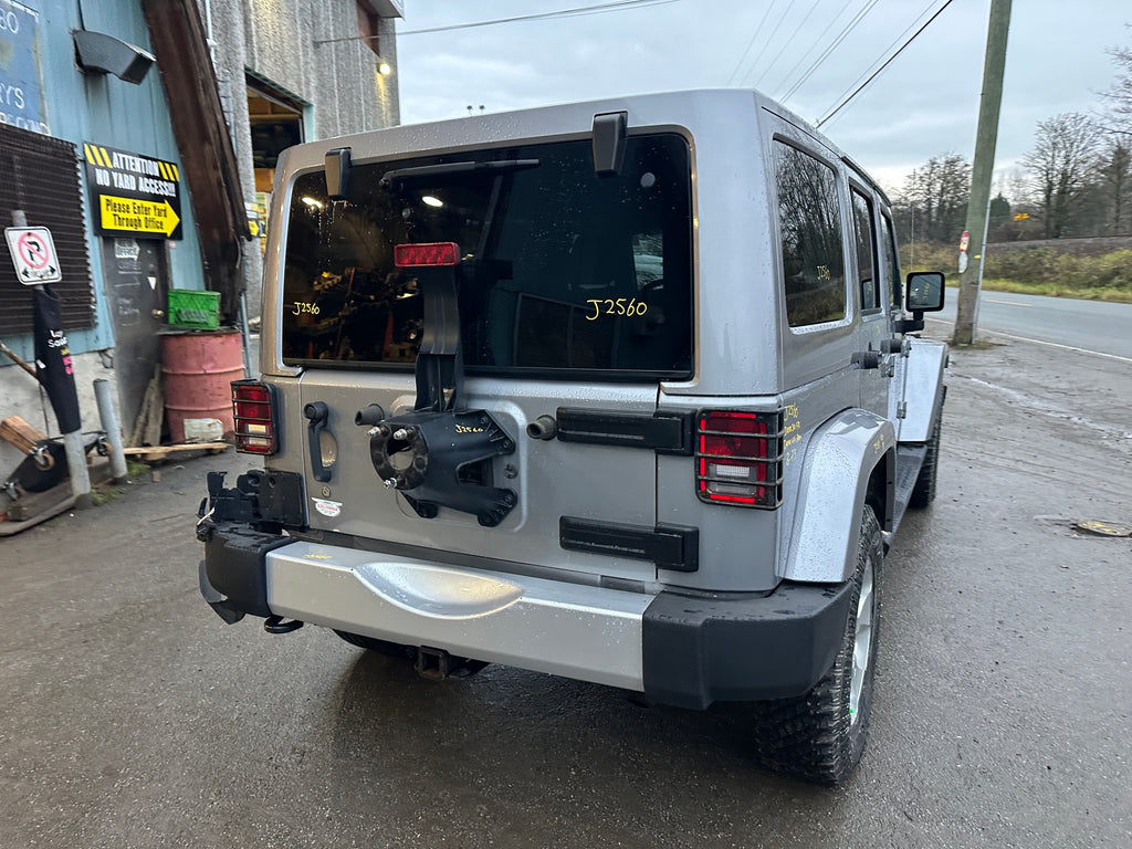 2015 Jeep Wrangler JK Unlimited Sahara 3.6 – J2560