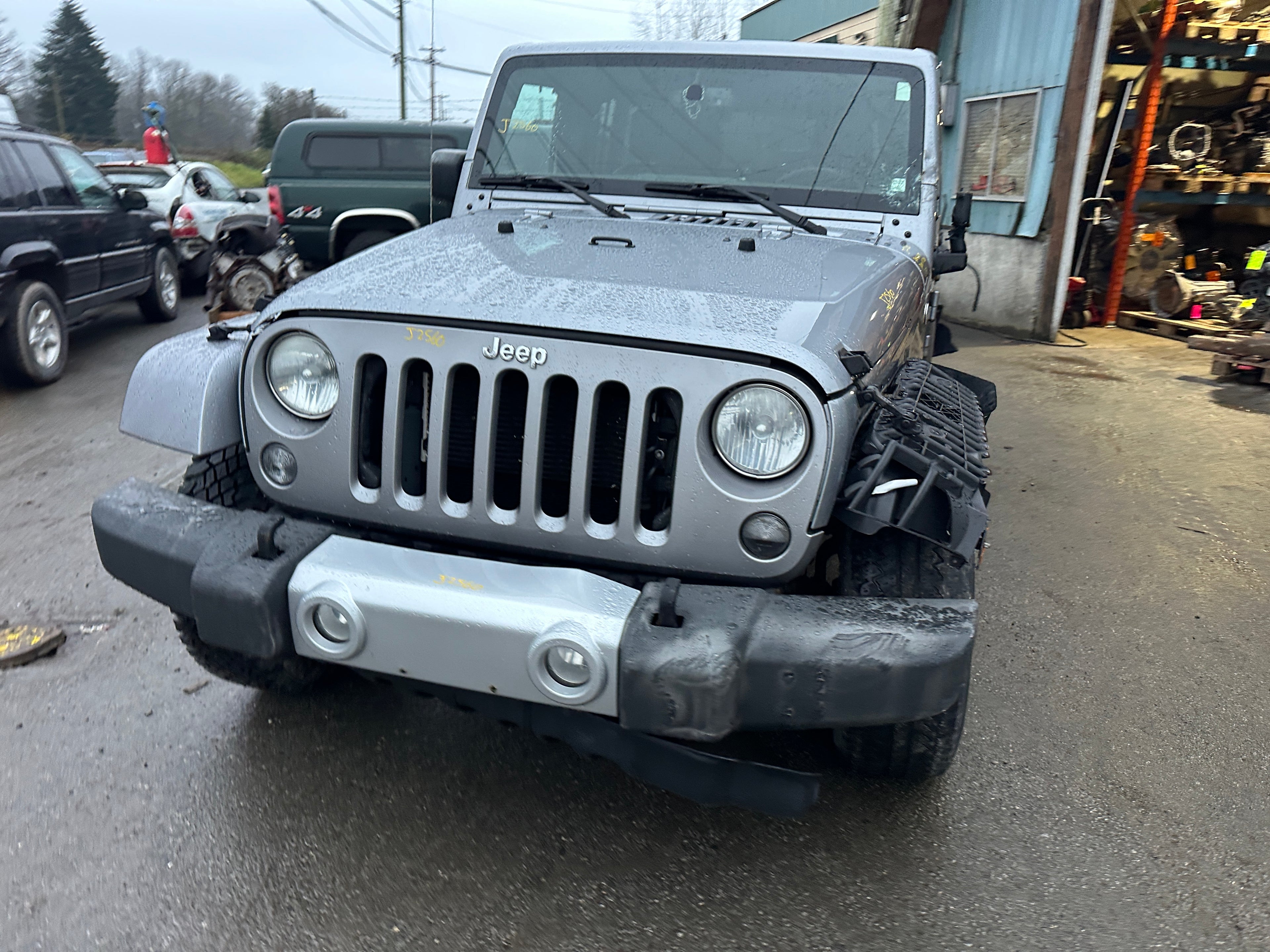 2015 Jeep Wrangler JK Unlimited Sahara 3.6 – J2560