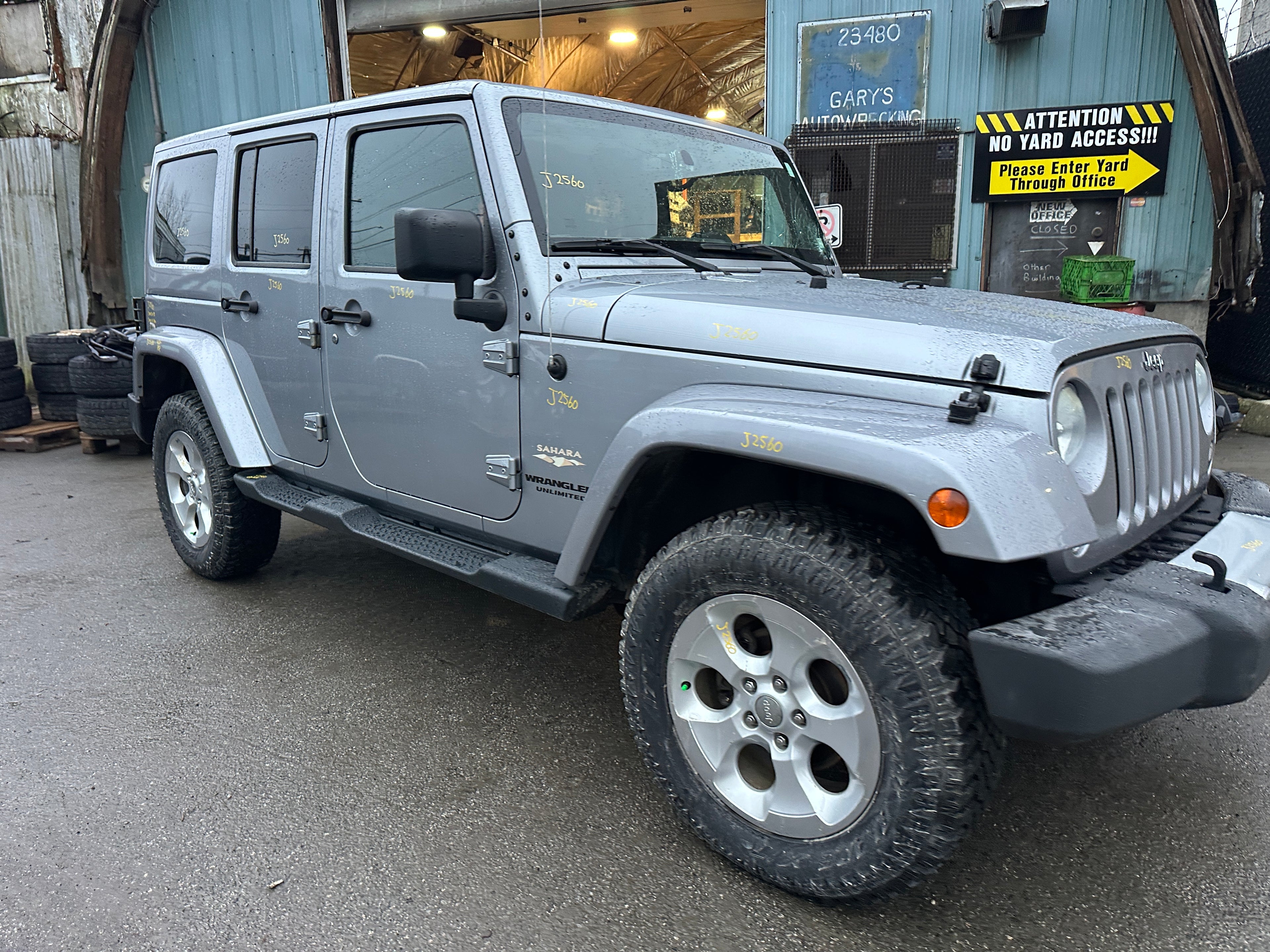 2015 Jeep Wrangler JK Unlimited Sahara 3.6 – J2560