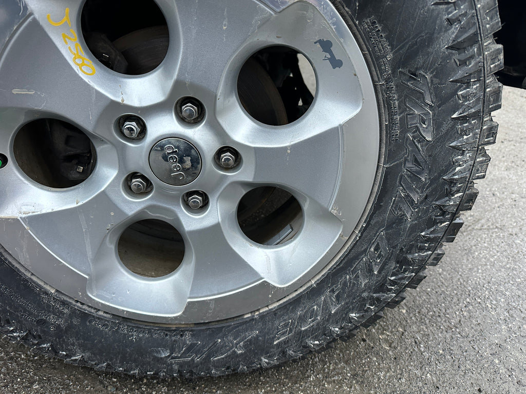 2015 Jeep Wrangler JK Unlimited Sahara 3.6 – J2560