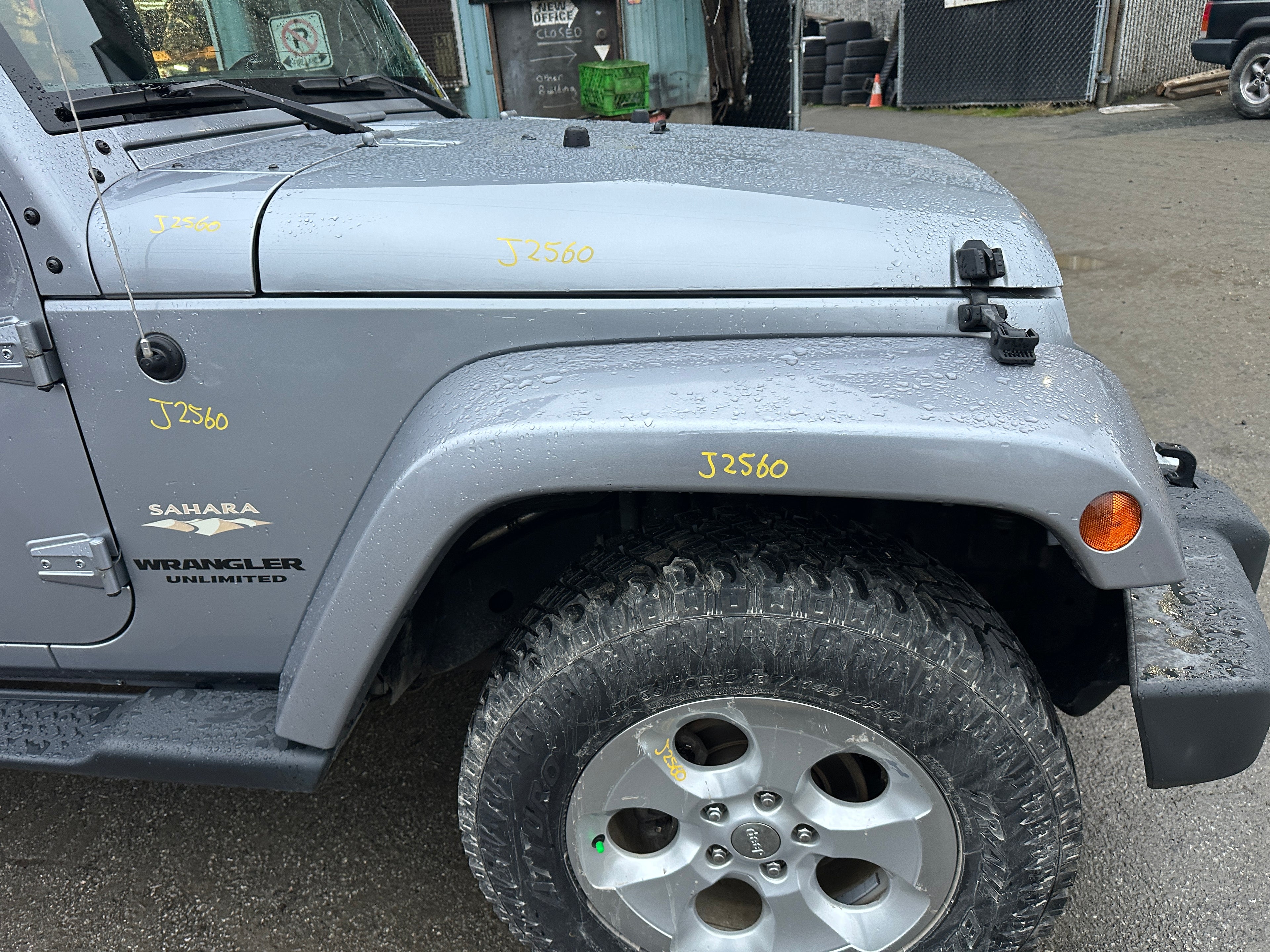 2015 Jeep Wrangler JK Unlimited Sahara 3.6 – J2560