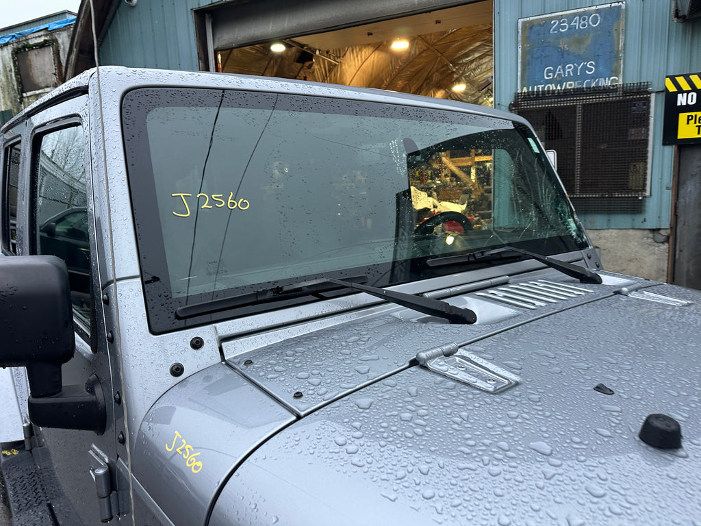 2015 Jeep Wrangler JK Unlimited Sahara 3.6 – J2560