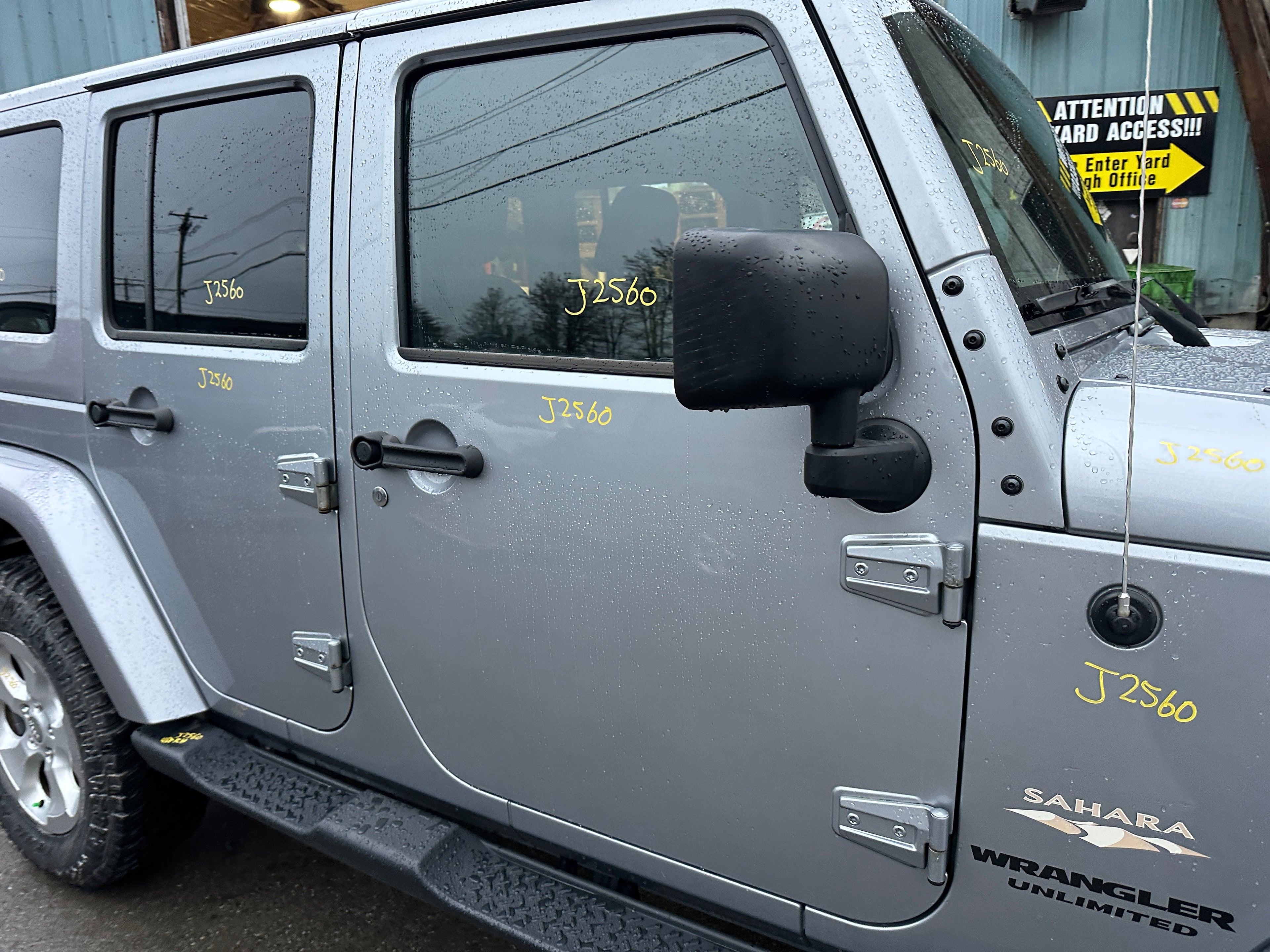 2015 Jeep Wrangler JK Unlimited Sahara 3.6 – J2560