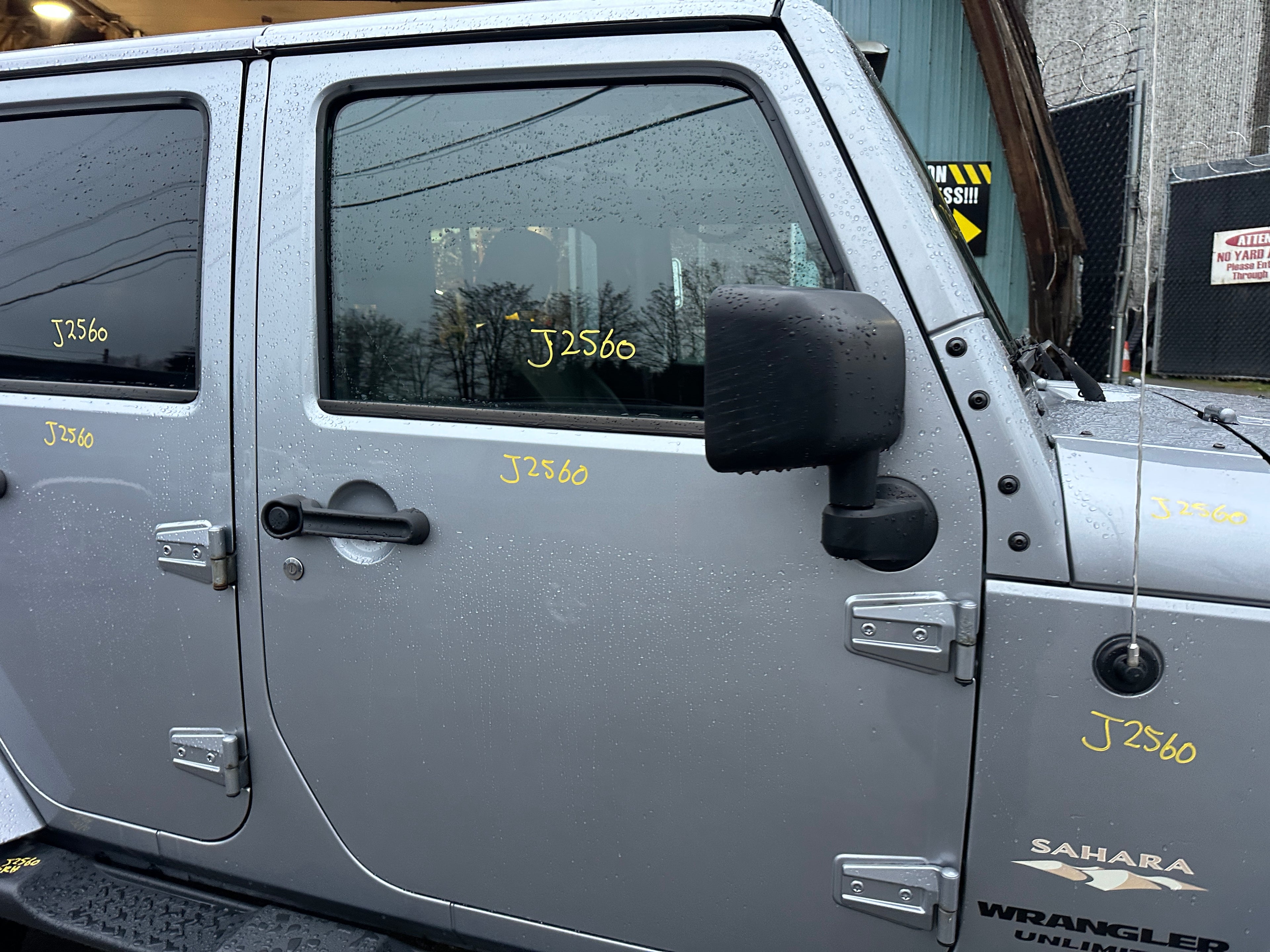 2015 Jeep Wrangler JK Unlimited Sahara 3.6 – J2560