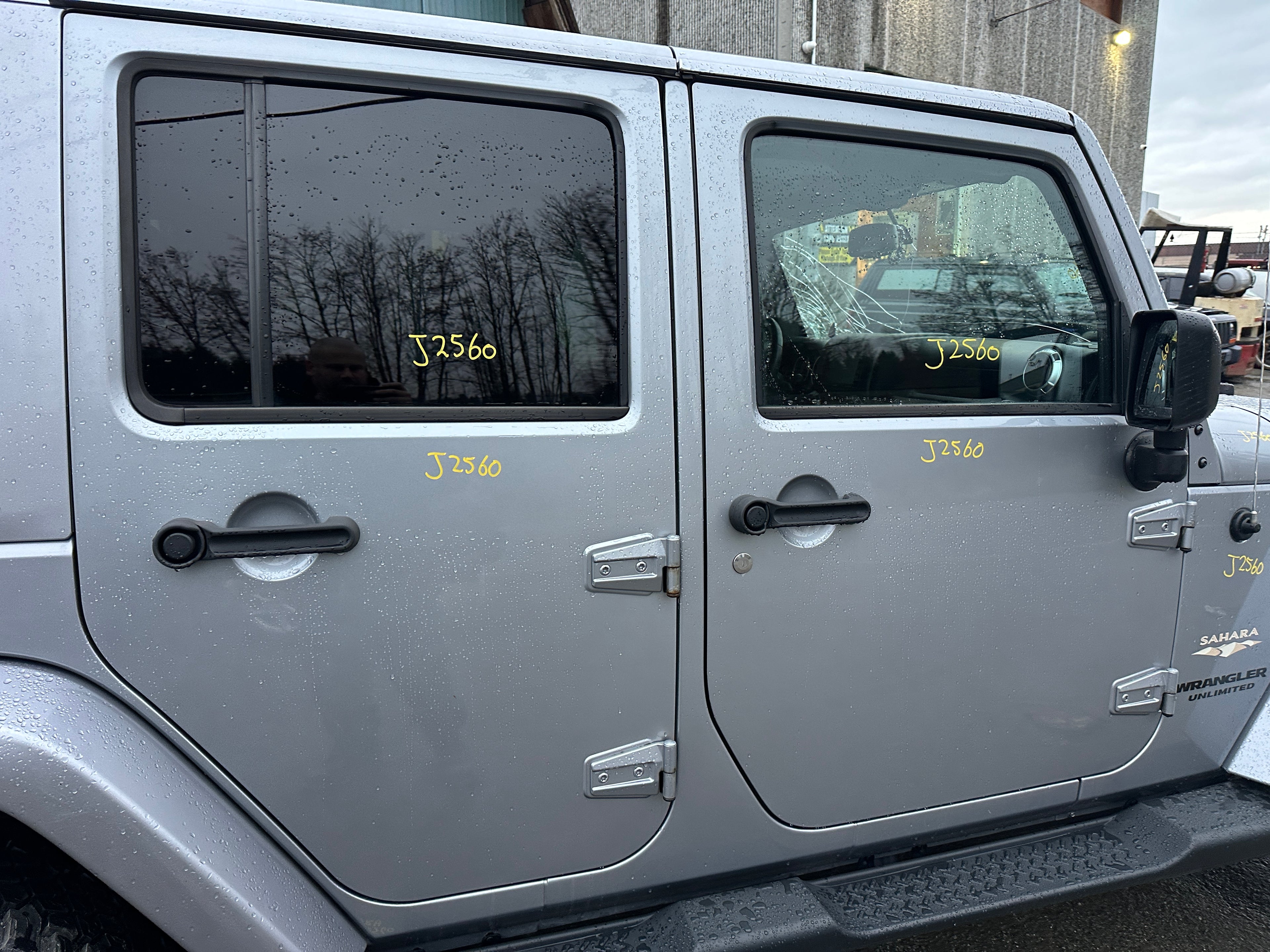 2015 Jeep Wrangler JK Unlimited Sahara 3.6 – J2560