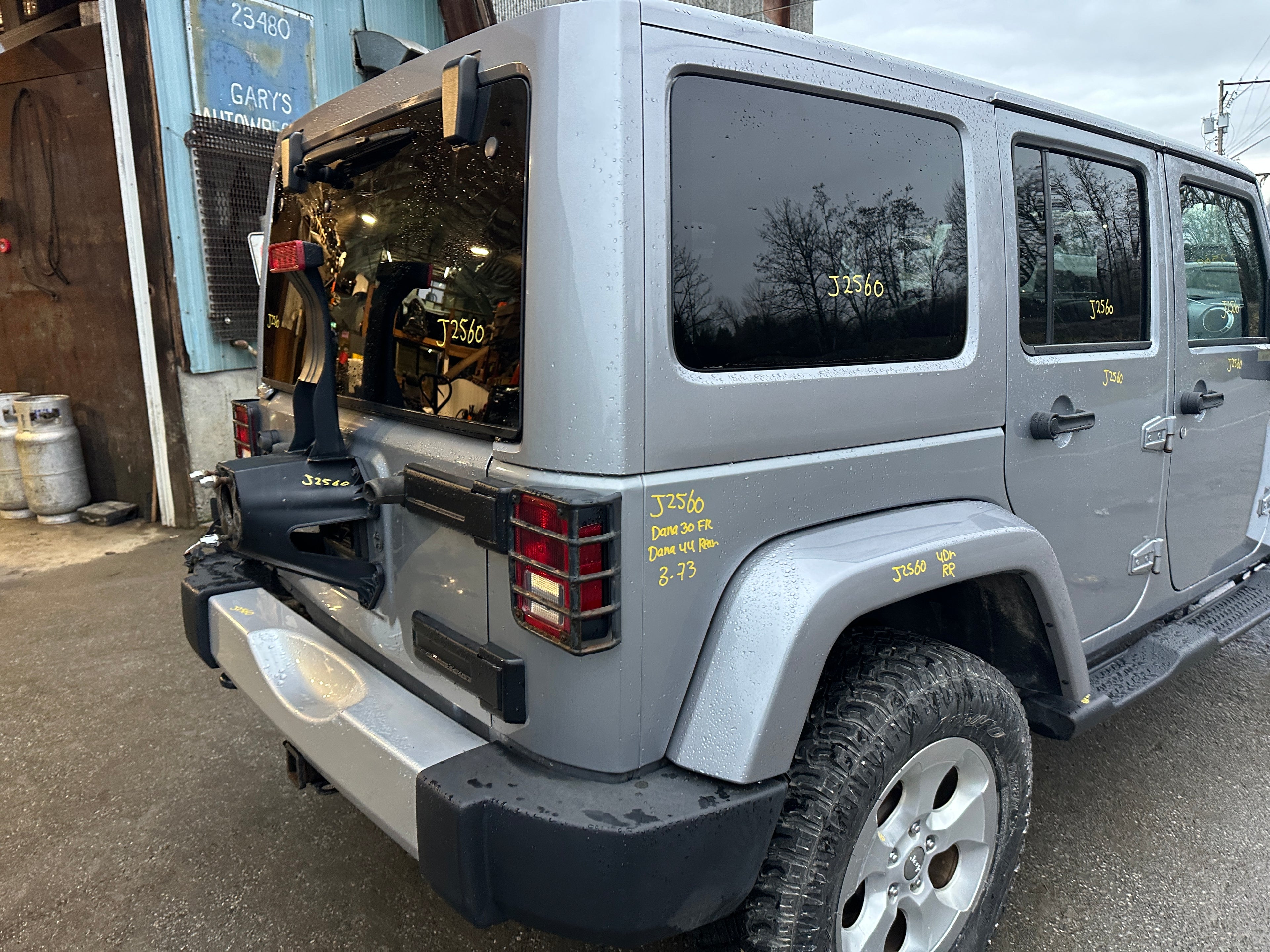 2015 Jeep Wrangler JK Unlimited Sahara 3.6 – J2560