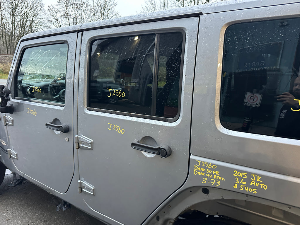 2015 Jeep Wrangler JK Unlimited Sahara 3.6 – J2560