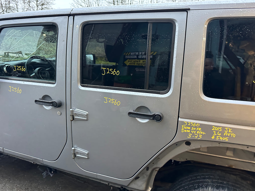 2015 Jeep Wrangler JK Unlimited Sahara 3.6 – J2560