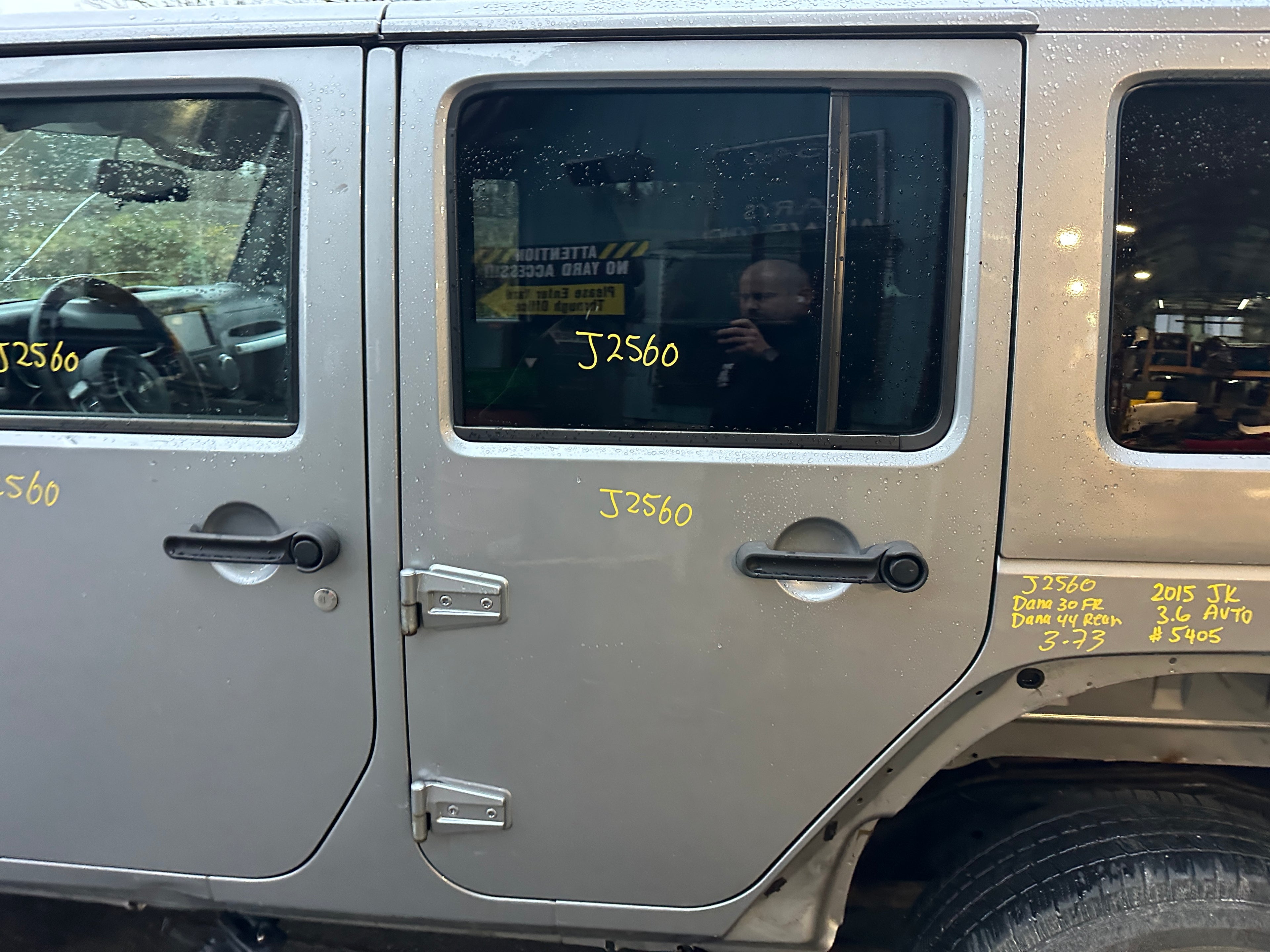 2015 Jeep Wrangler JK Unlimited Sahara 3.6 – J2560