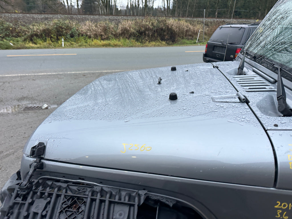 2015 Jeep Wrangler JK Unlimited Sahara 3.6 – J2560