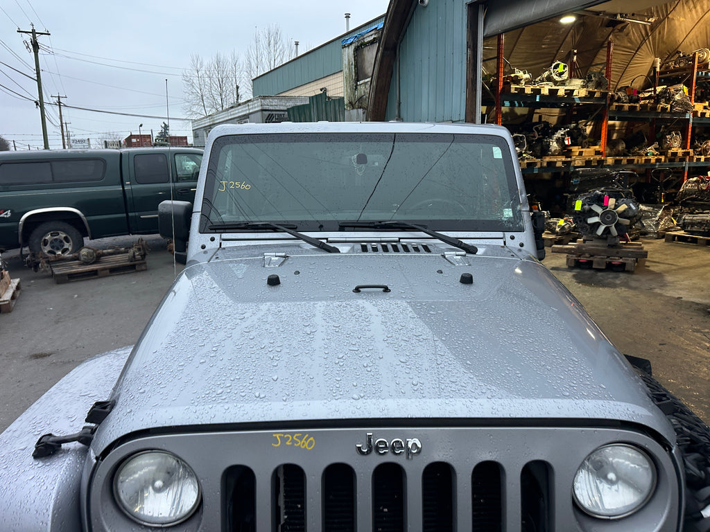 2015 Jeep Wrangler JK Unlimited Sahara 3.6 – J2560