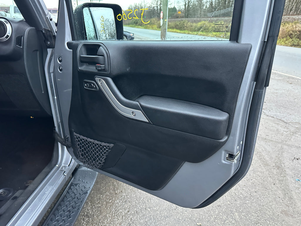 2015 Jeep Wrangler JK Unlimited Sahara 3.6 – J2560