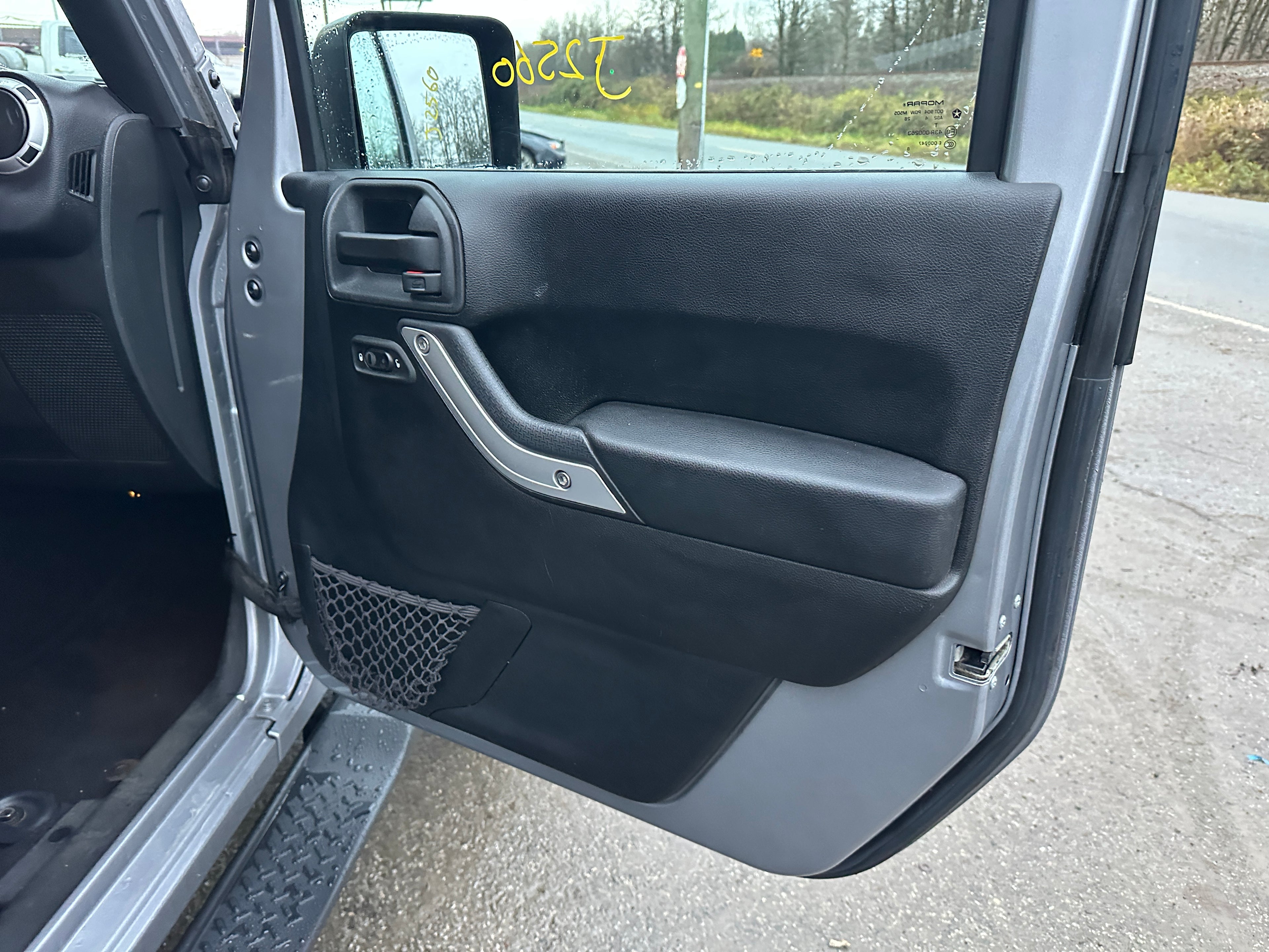 2015 Jeep Wrangler JK Unlimited Sahara 3.6 – J2560