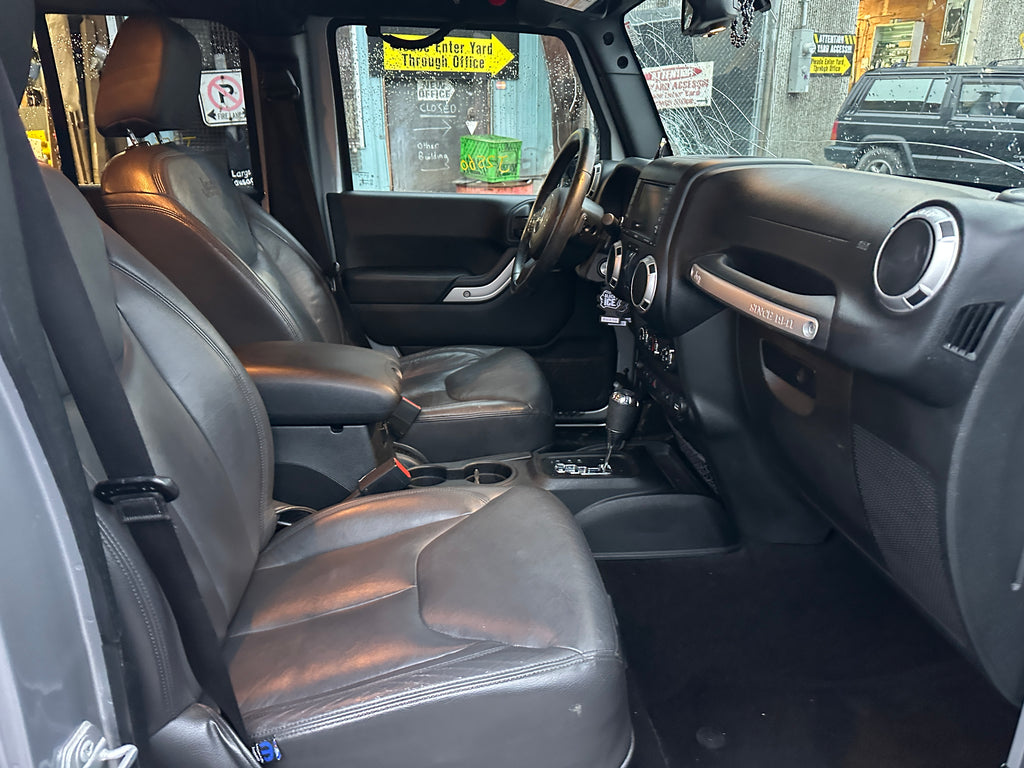 2015 Jeep Wrangler JK Unlimited Sahara 3.6 – J2560