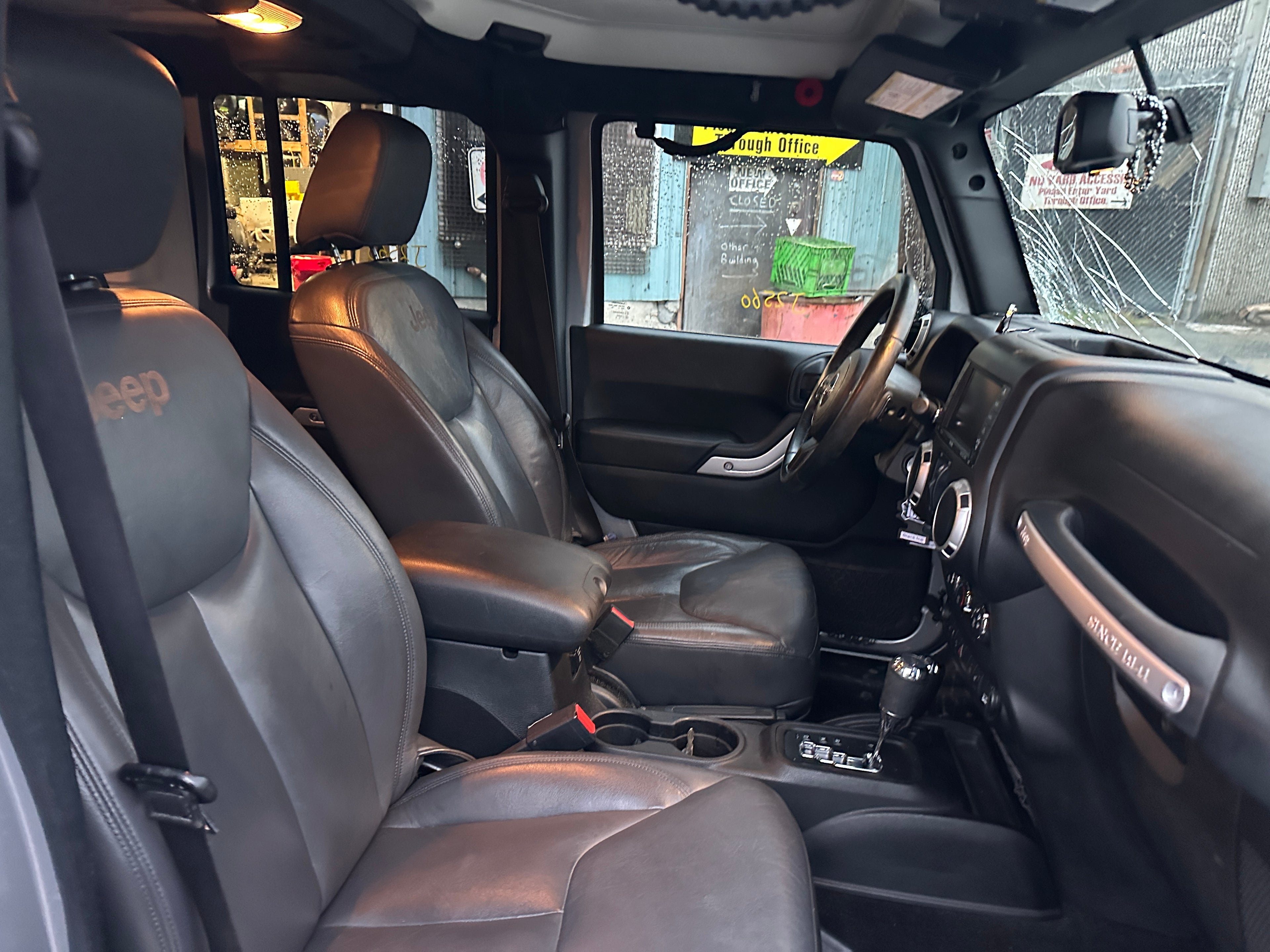 2015 Jeep Wrangler JK Unlimited Sahara 3.6 – J2560