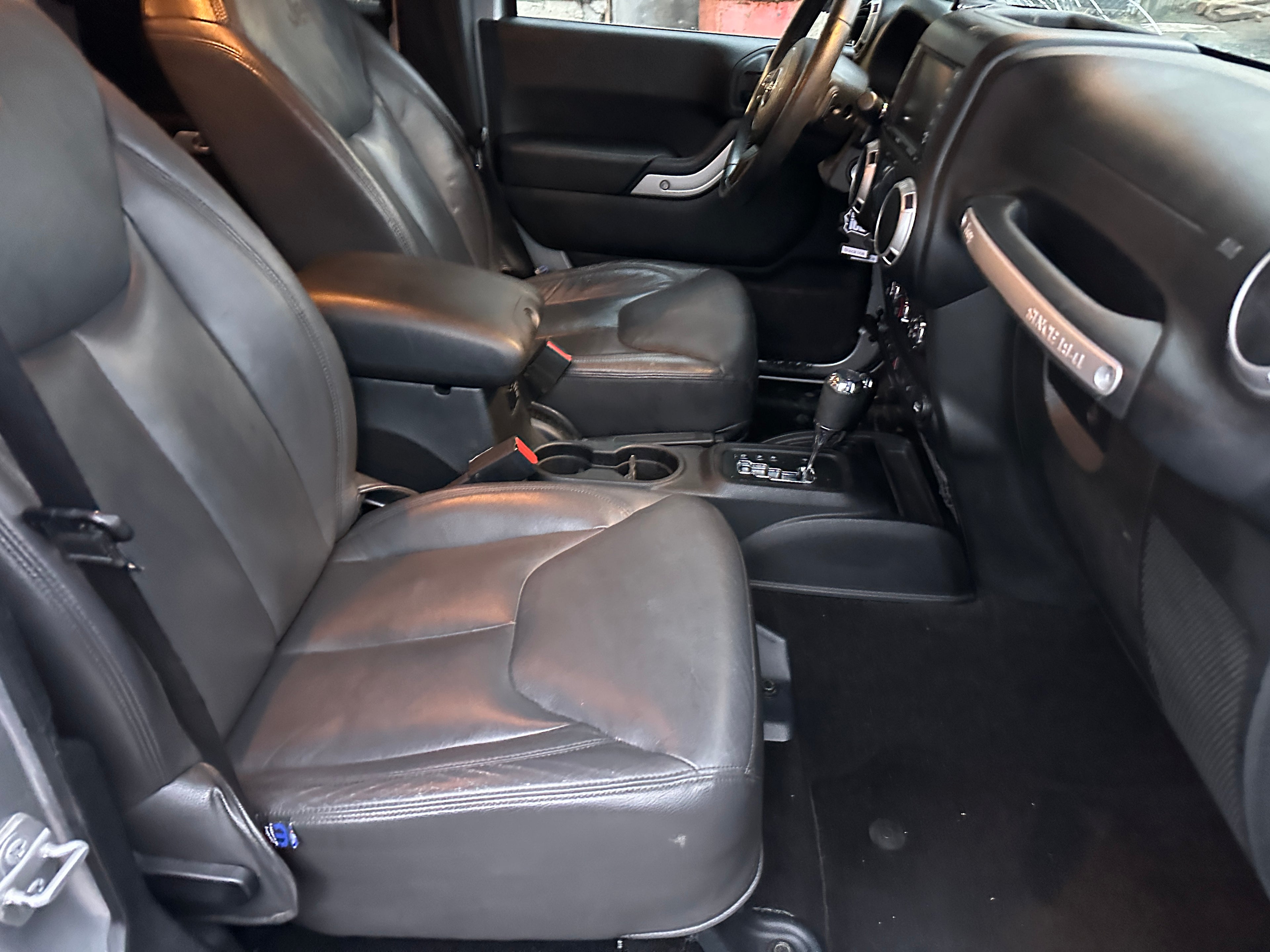 2015 Jeep Wrangler JK Unlimited Sahara 3.6 – J2560