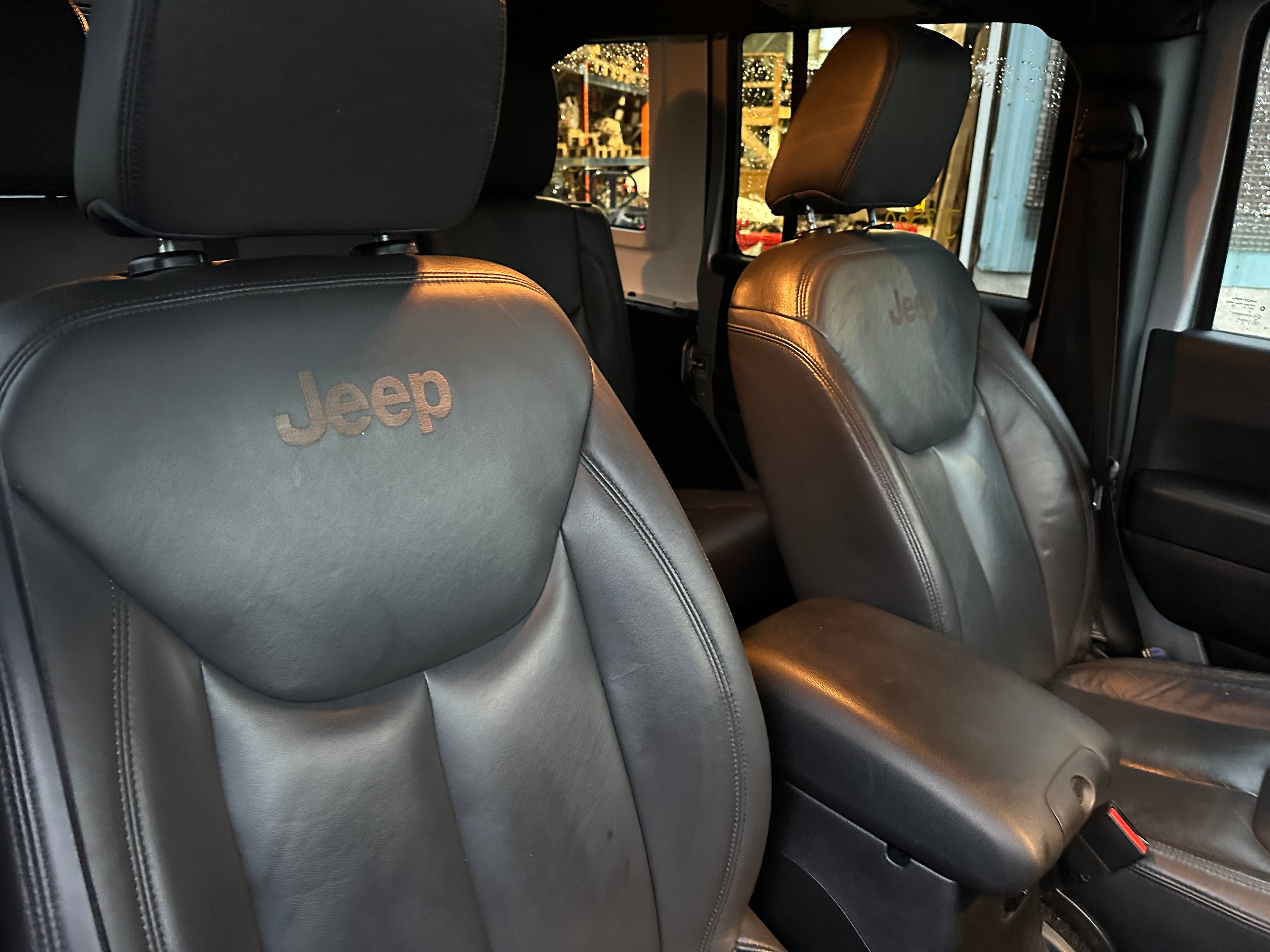 2015 Jeep Wrangler JK Unlimited Sahara 3.6 – J2560