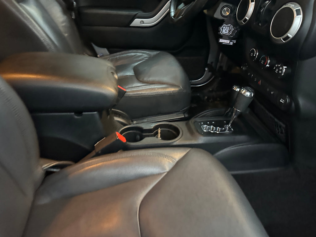 2015 Jeep Wrangler JK Unlimited Sahara 3.6 – J2560