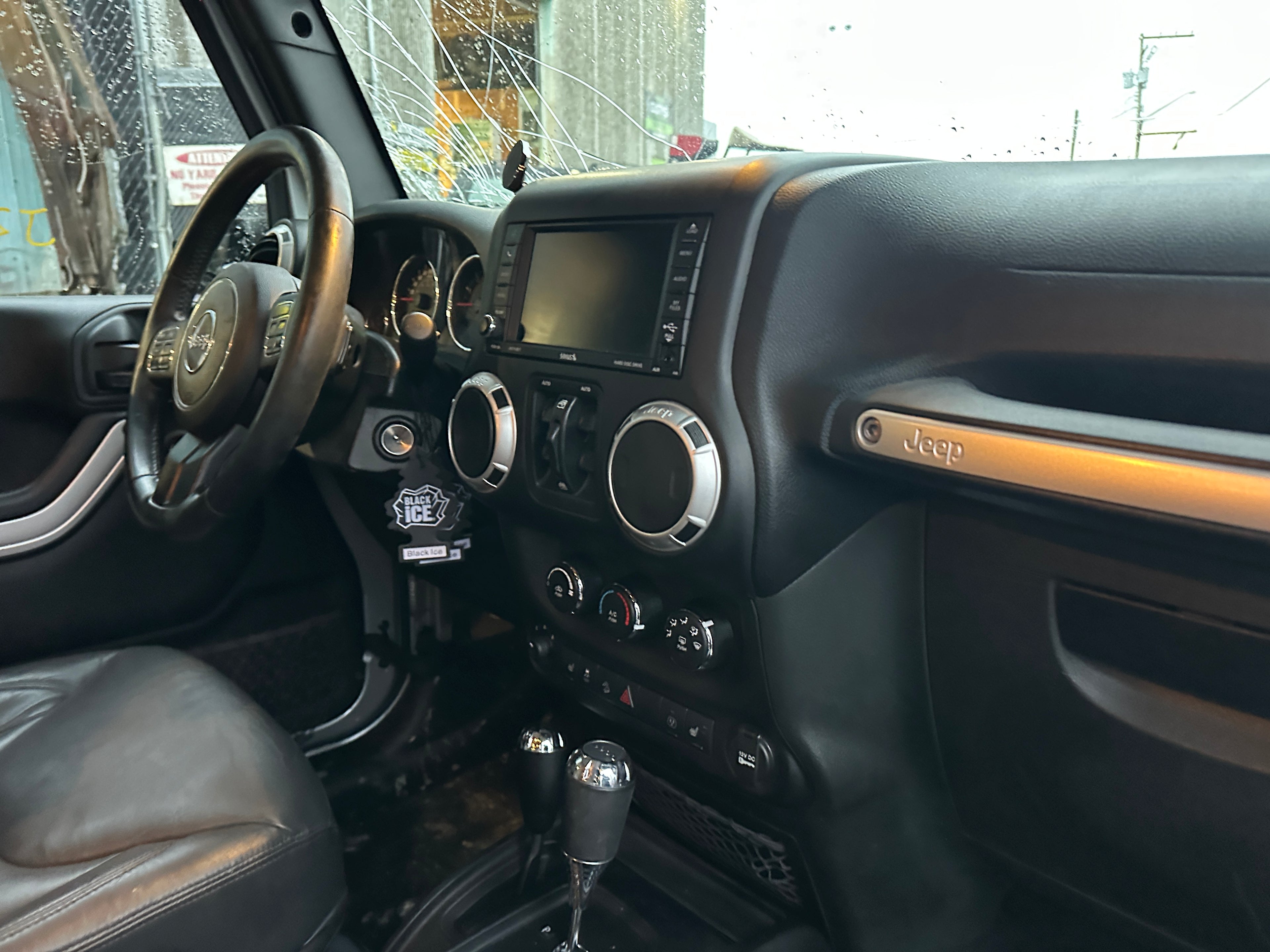 2015 Jeep Wrangler JK Unlimited Sahara 3.6 – J2560