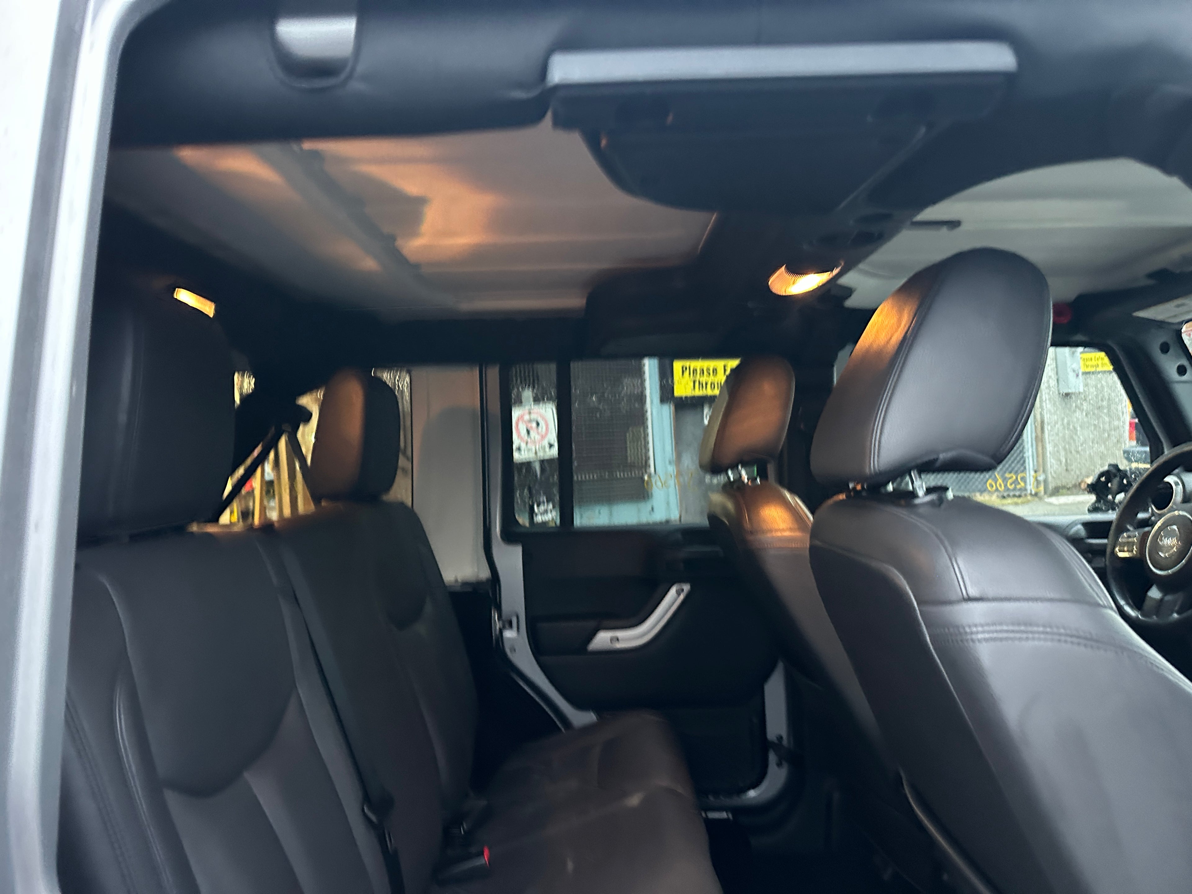 2015 Jeep Wrangler JK Unlimited Sahara 3.6 – J2560