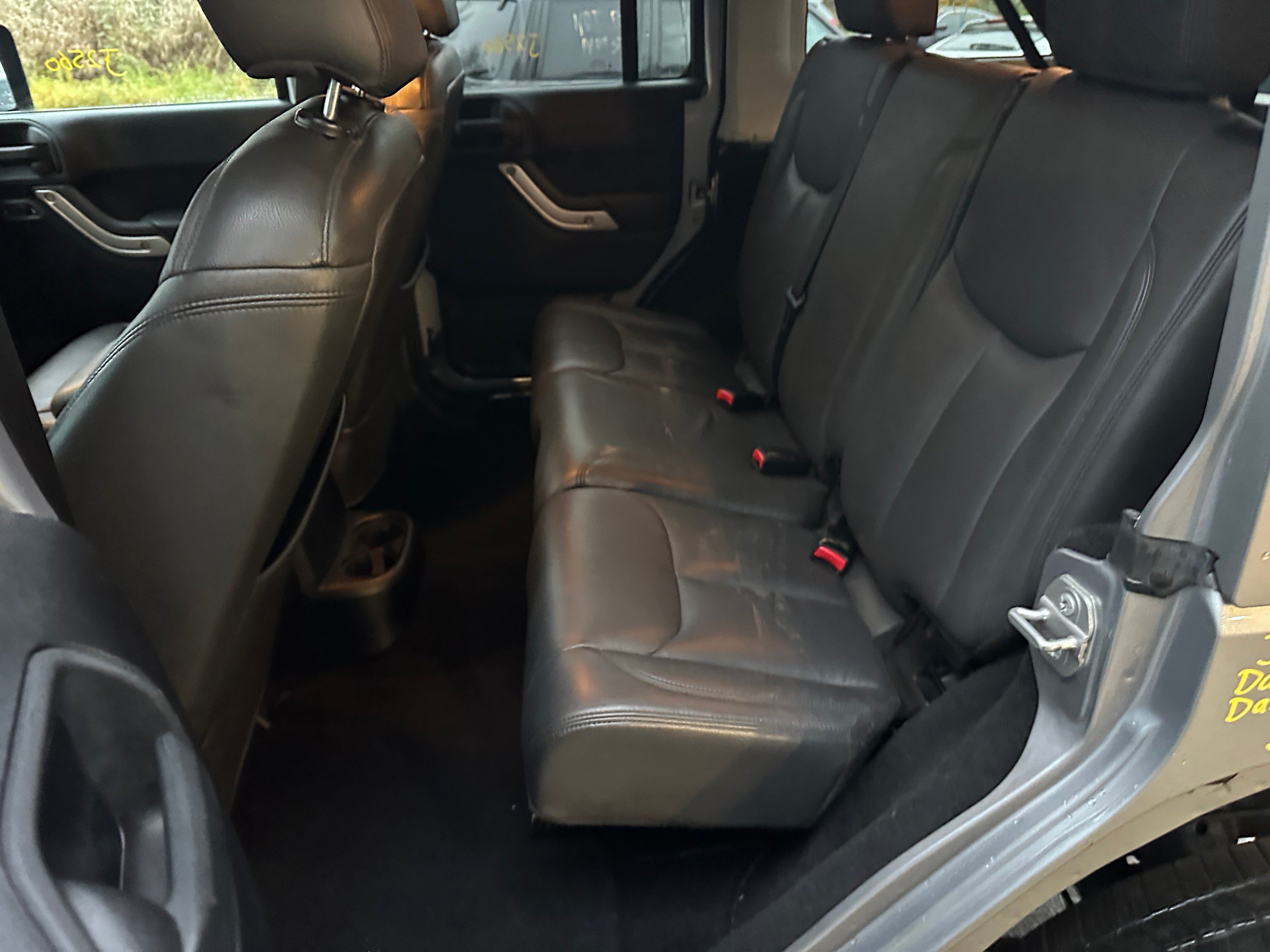 2015 Jeep Wrangler JK Unlimited Sahara 3.6 – J2560